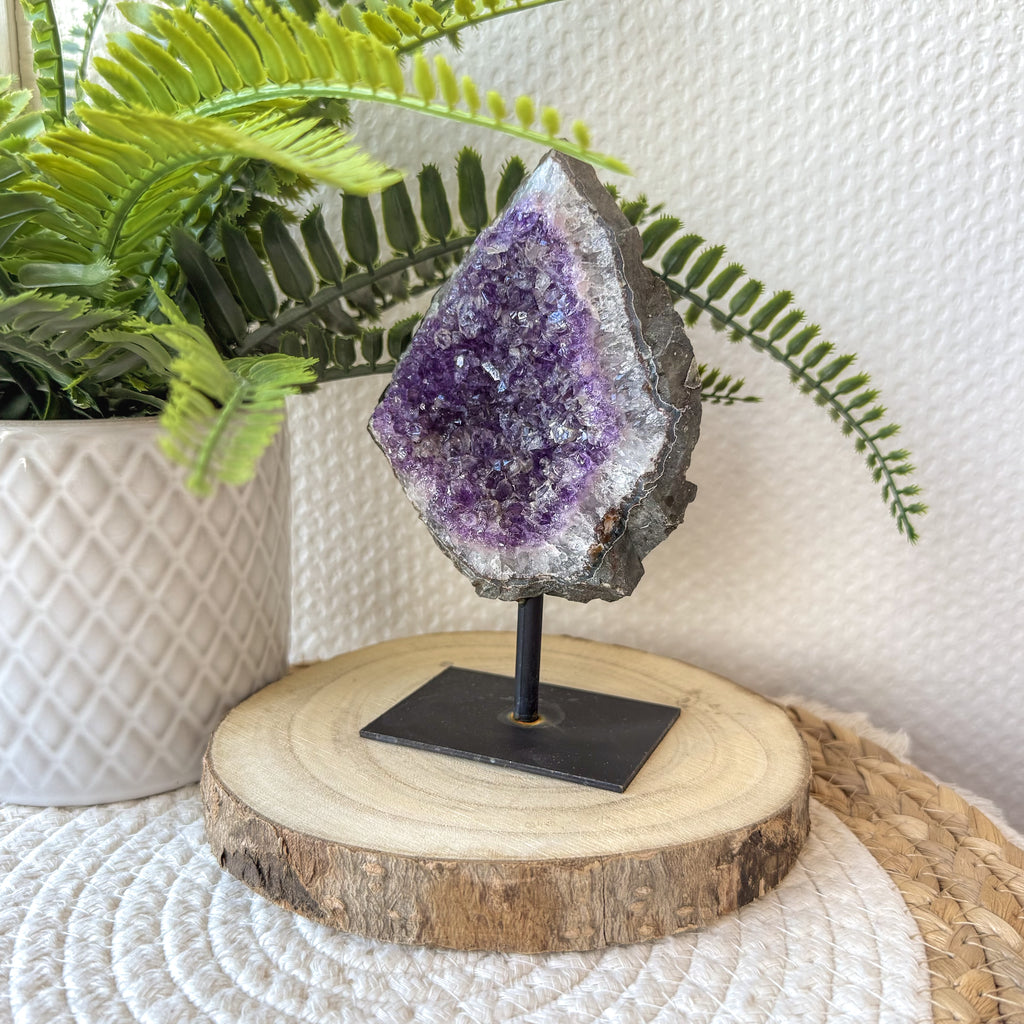 AMETHYSTE SUR SOCLE