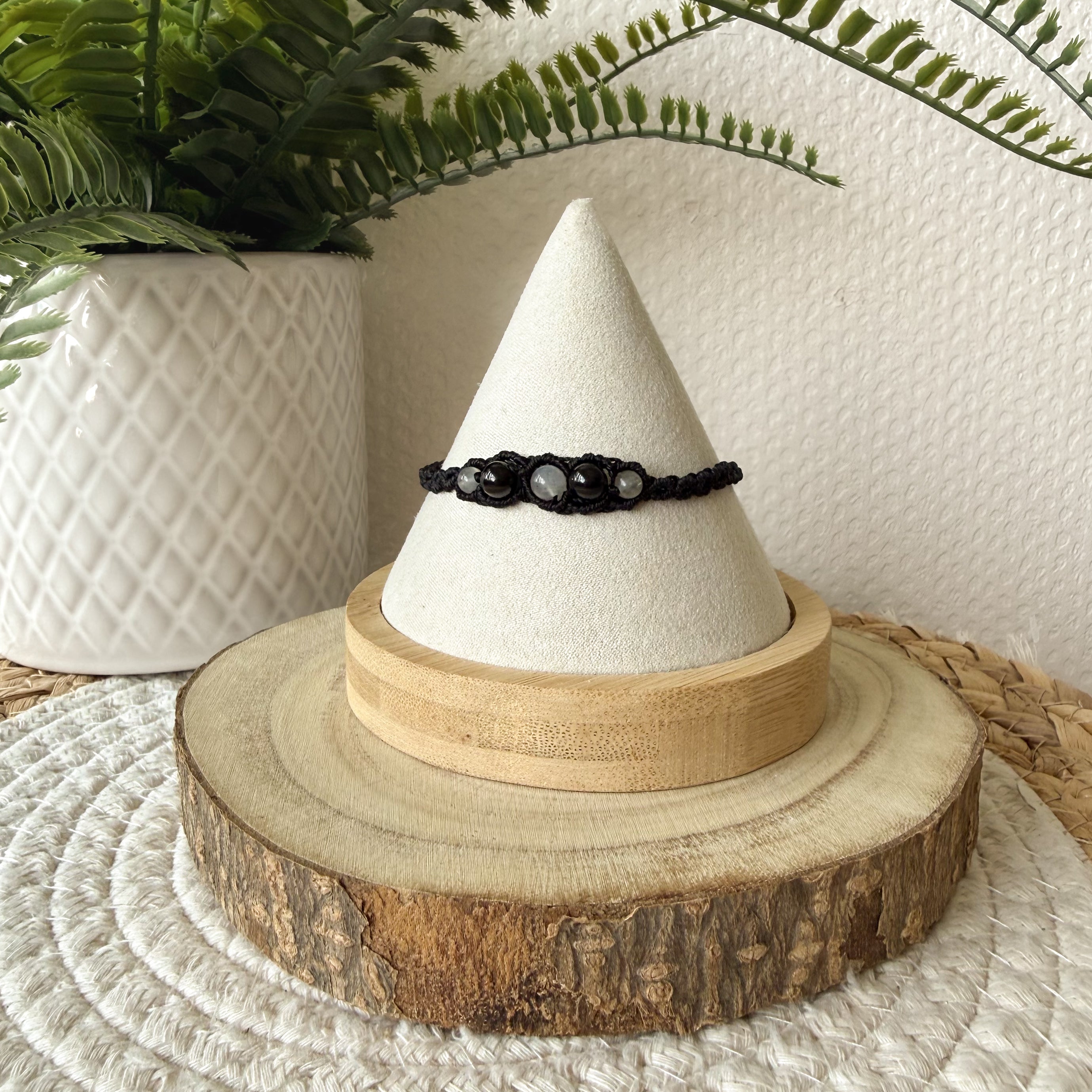 Bracelet en micro macramé fait main – Bijou artisanal bohème ajustable | Les Créas d’Andy