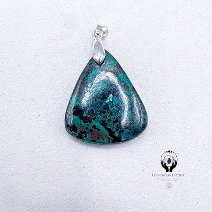 PENDENTIFS EN PIERRES NATURELLES