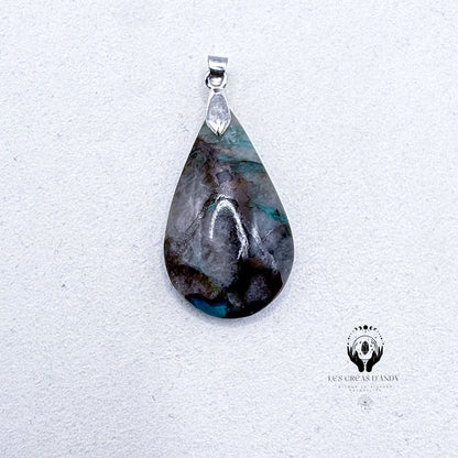 PENDENTIFS EN PIERRES NATURELLES