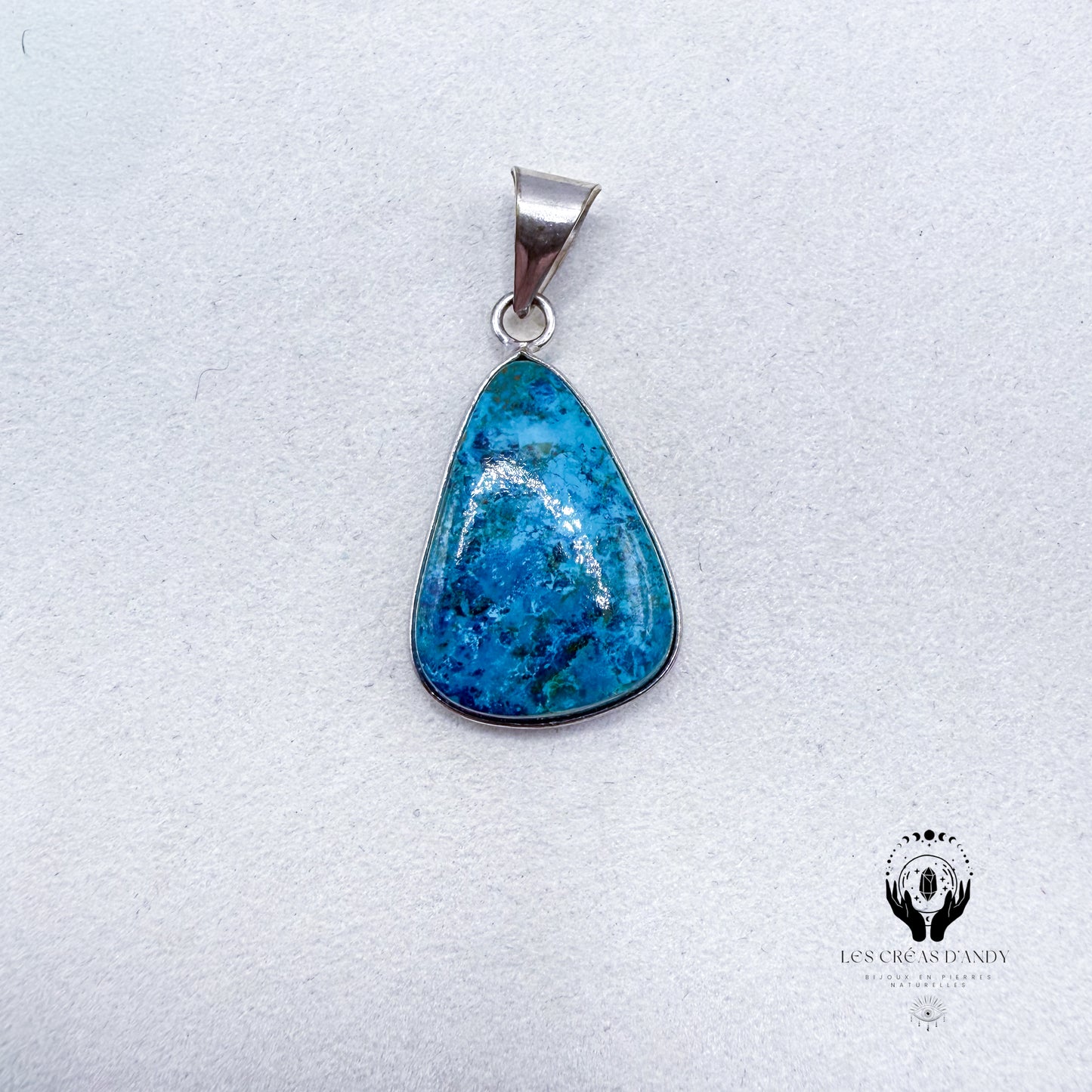 PENDENTIFS EN PIERRES NATURELLES