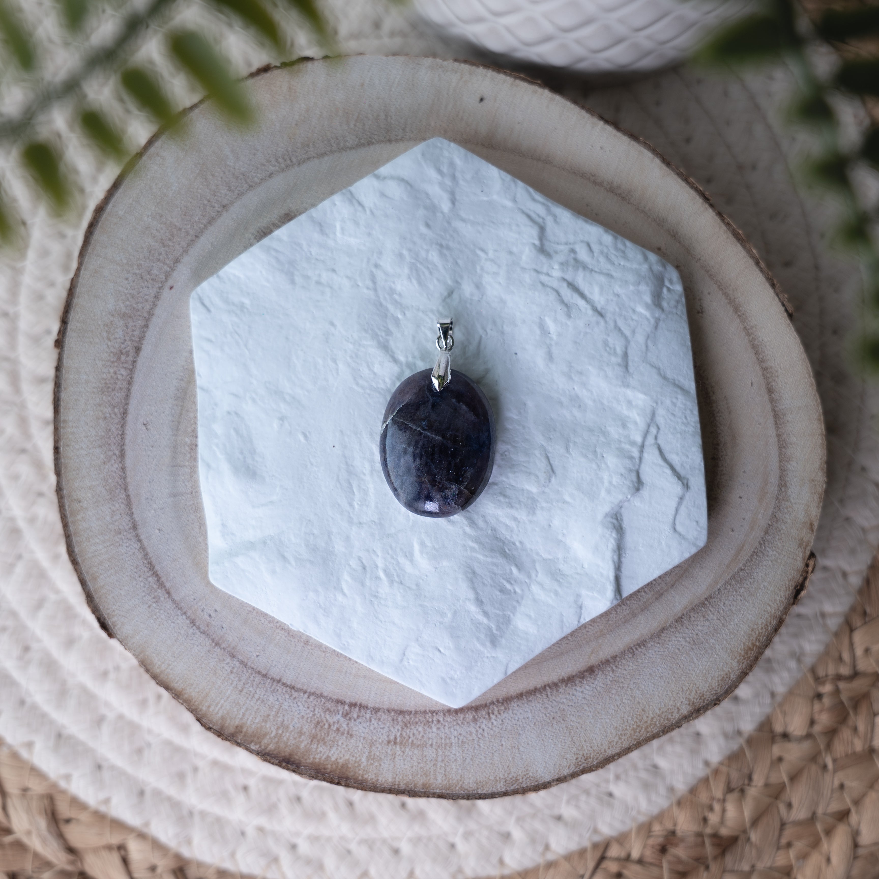 Pendentifs Iolite (Cordiérite) – Pierre naturelle clarté mentale et intuition