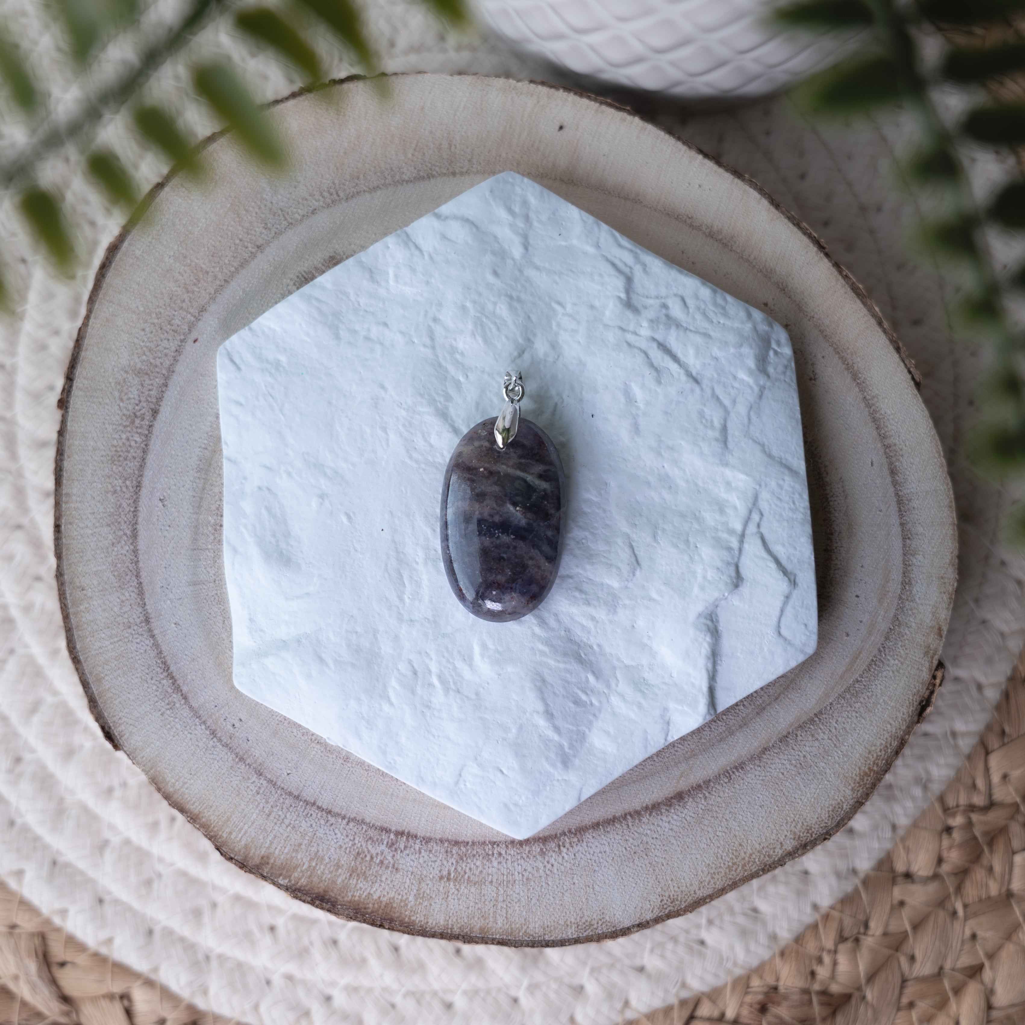 Pendentifs Iolite (Cordiérite) – Pierre naturelle clarté mentale et intuition