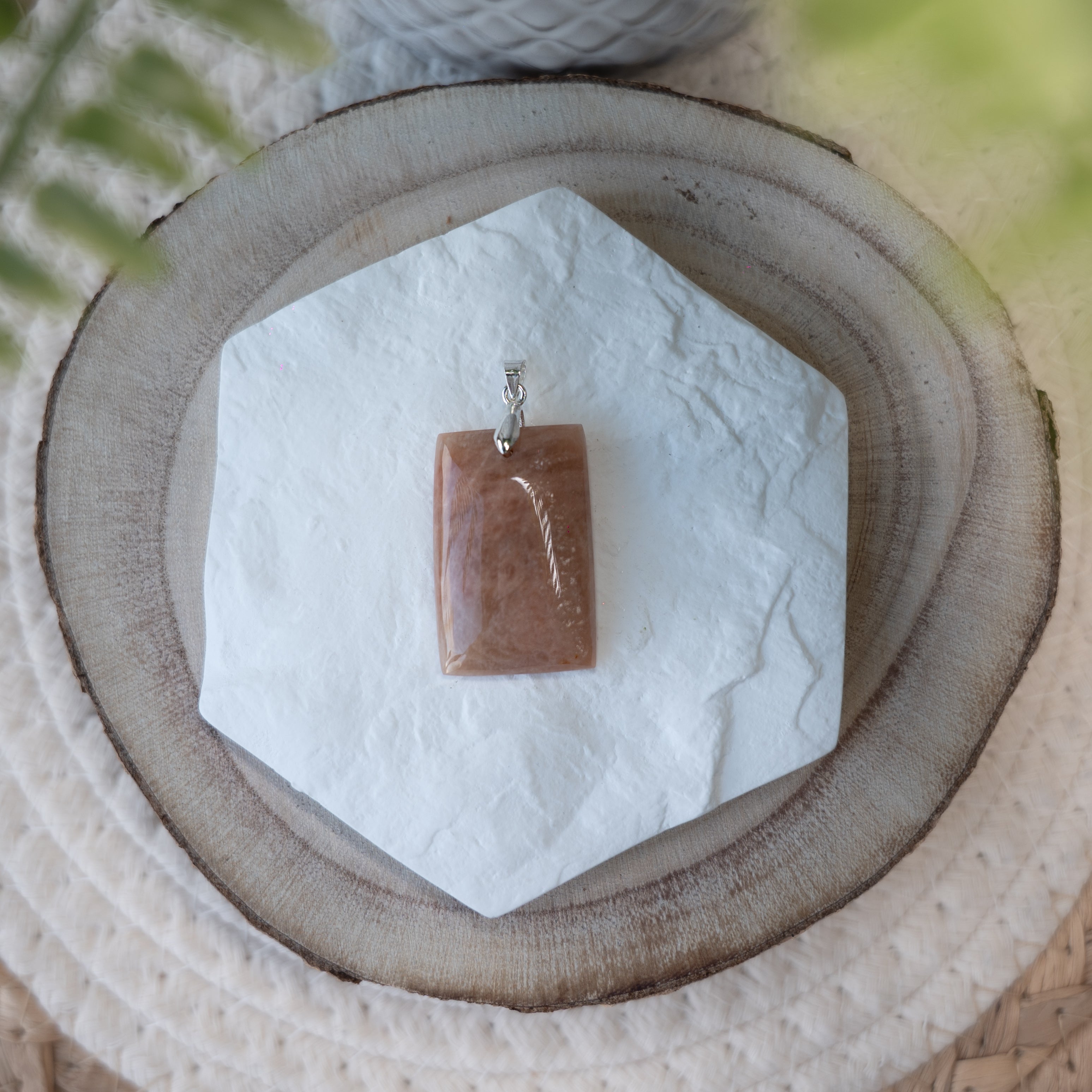 Pendentifs Pierre de Lune – Pierre naturelle intuition et féminité
