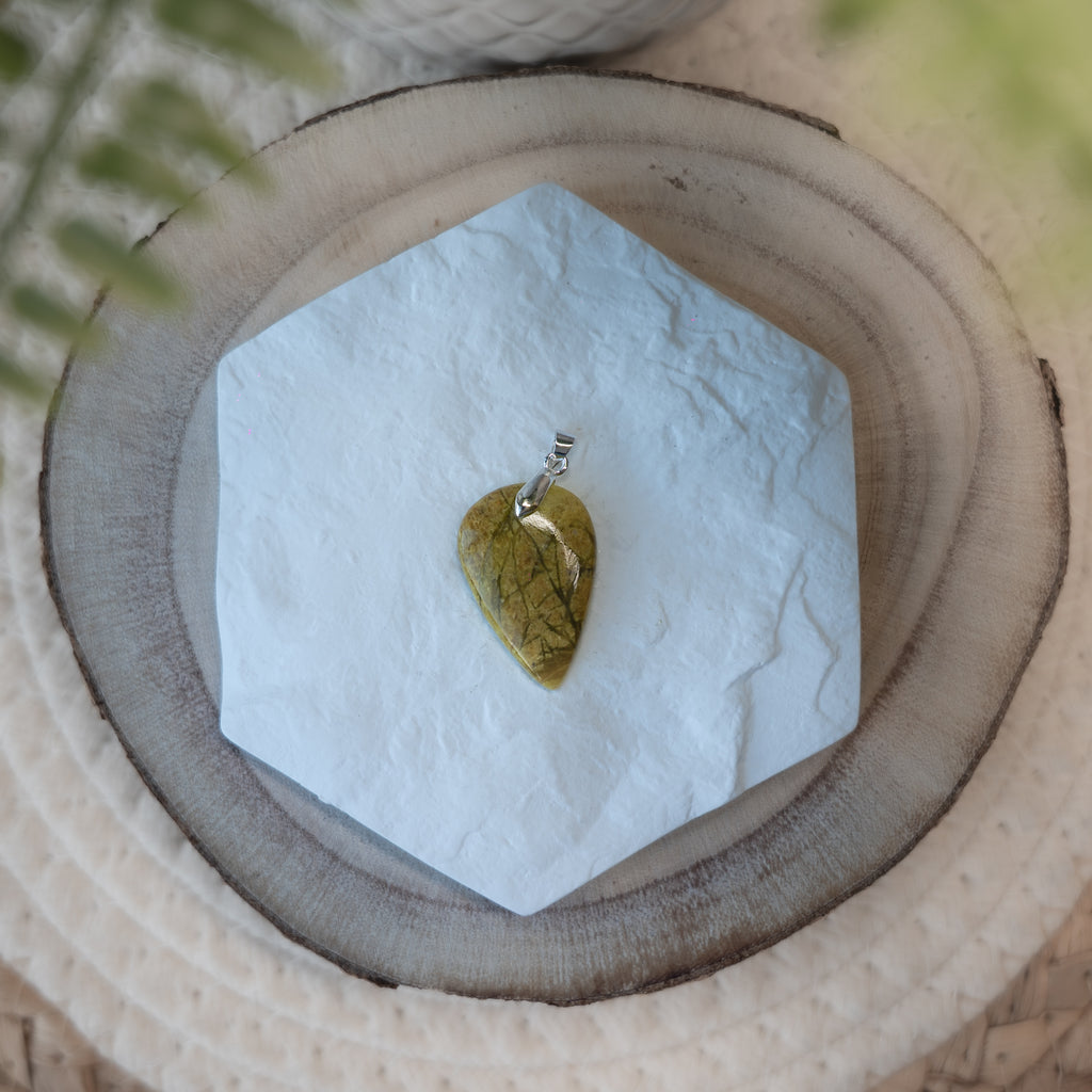 Pendentif Opale Verte – Pierre naturelle renouveau et apaisement