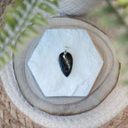 Pendentif Nuummite – Pierre naturelle protection et force intérieure