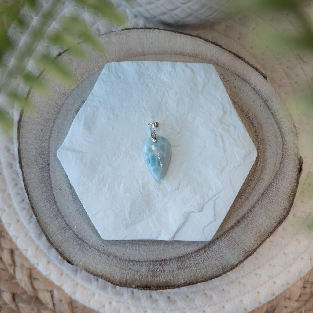 Pendentif Larimar – Pierre naturelle apaisement et sérénité