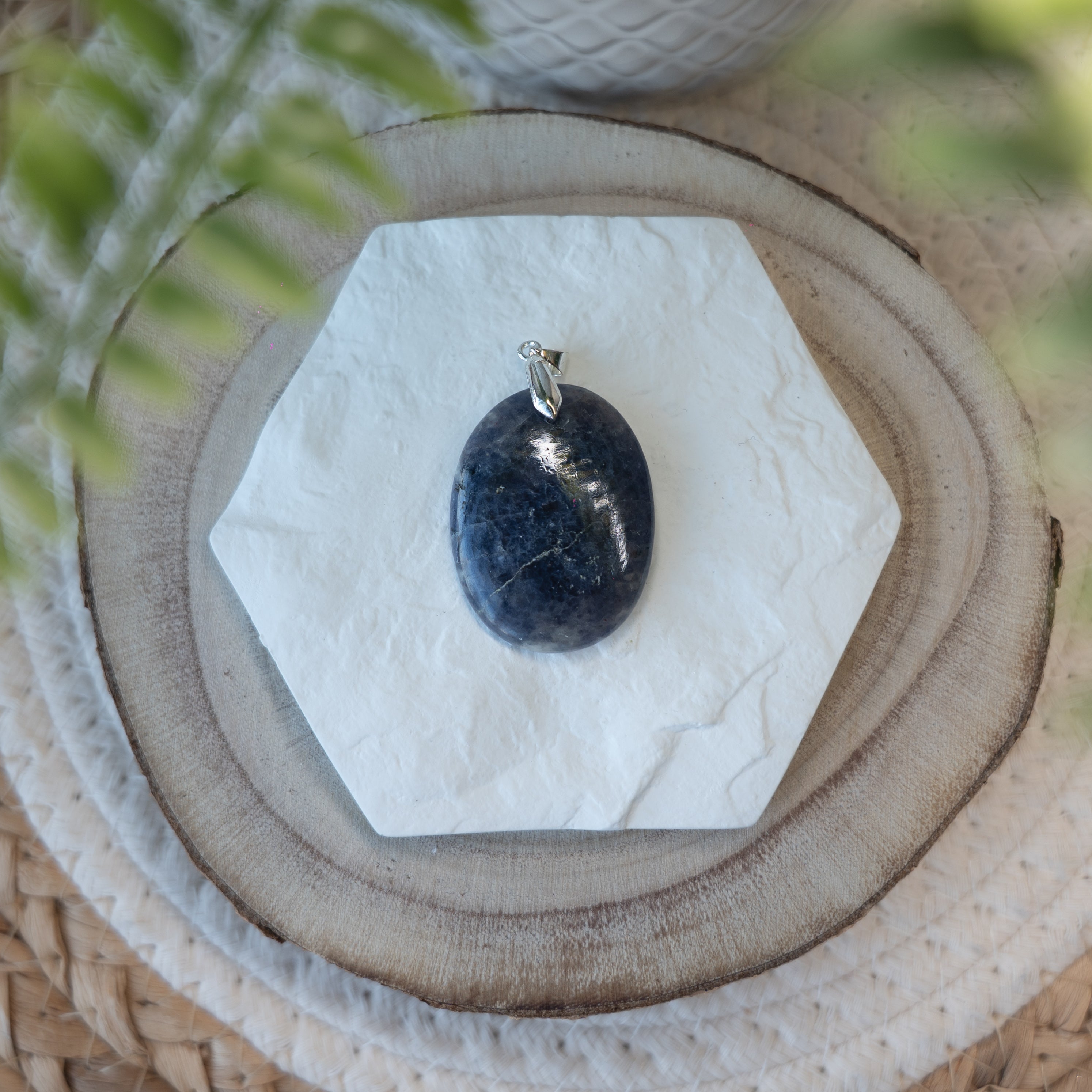 Pendentifs Iolite (Cordiérite) – Pierre naturelle clarté mentale et intuition