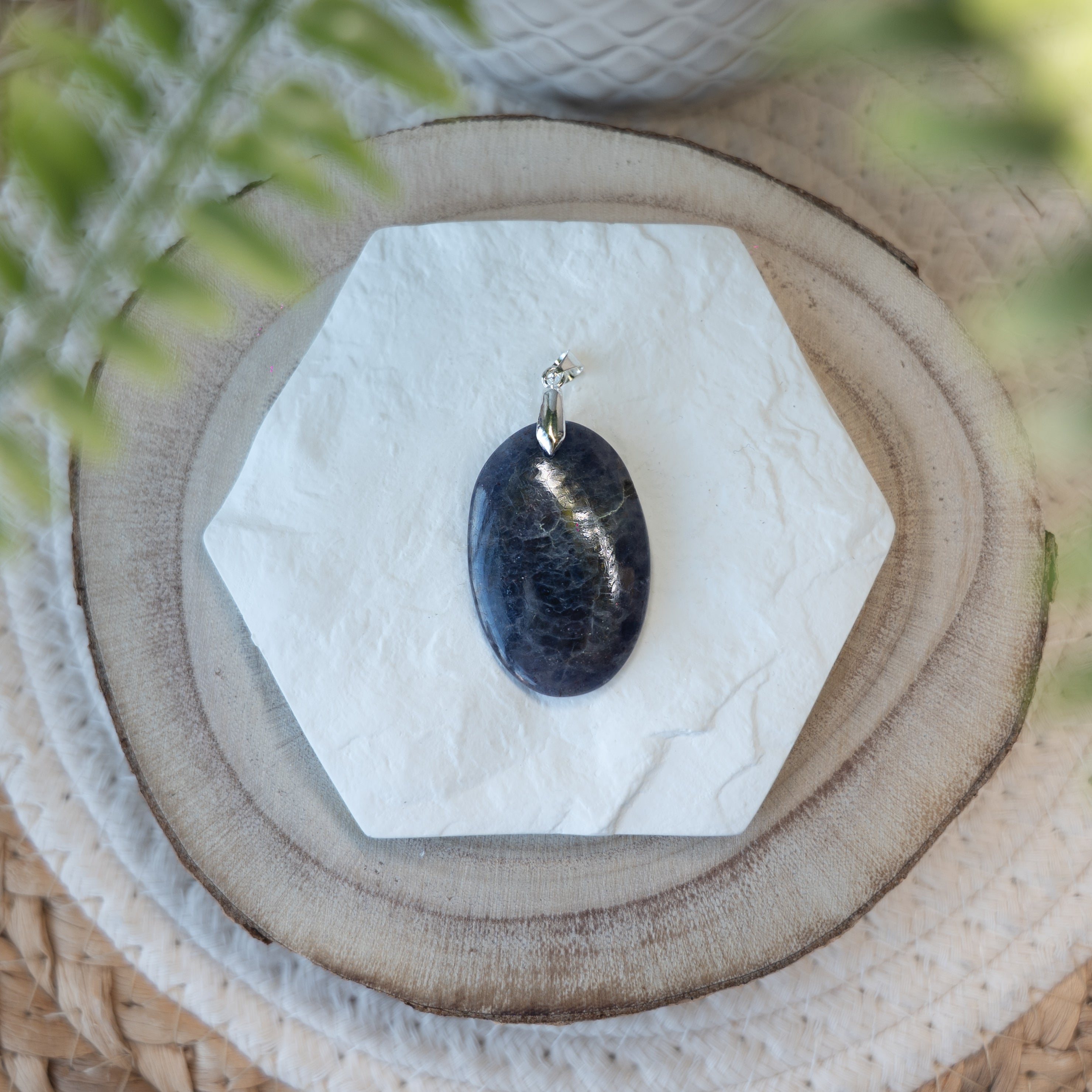 Pendentifs Iolite (Cordiérite) – Pierre naturelle clarté mentale et intuition