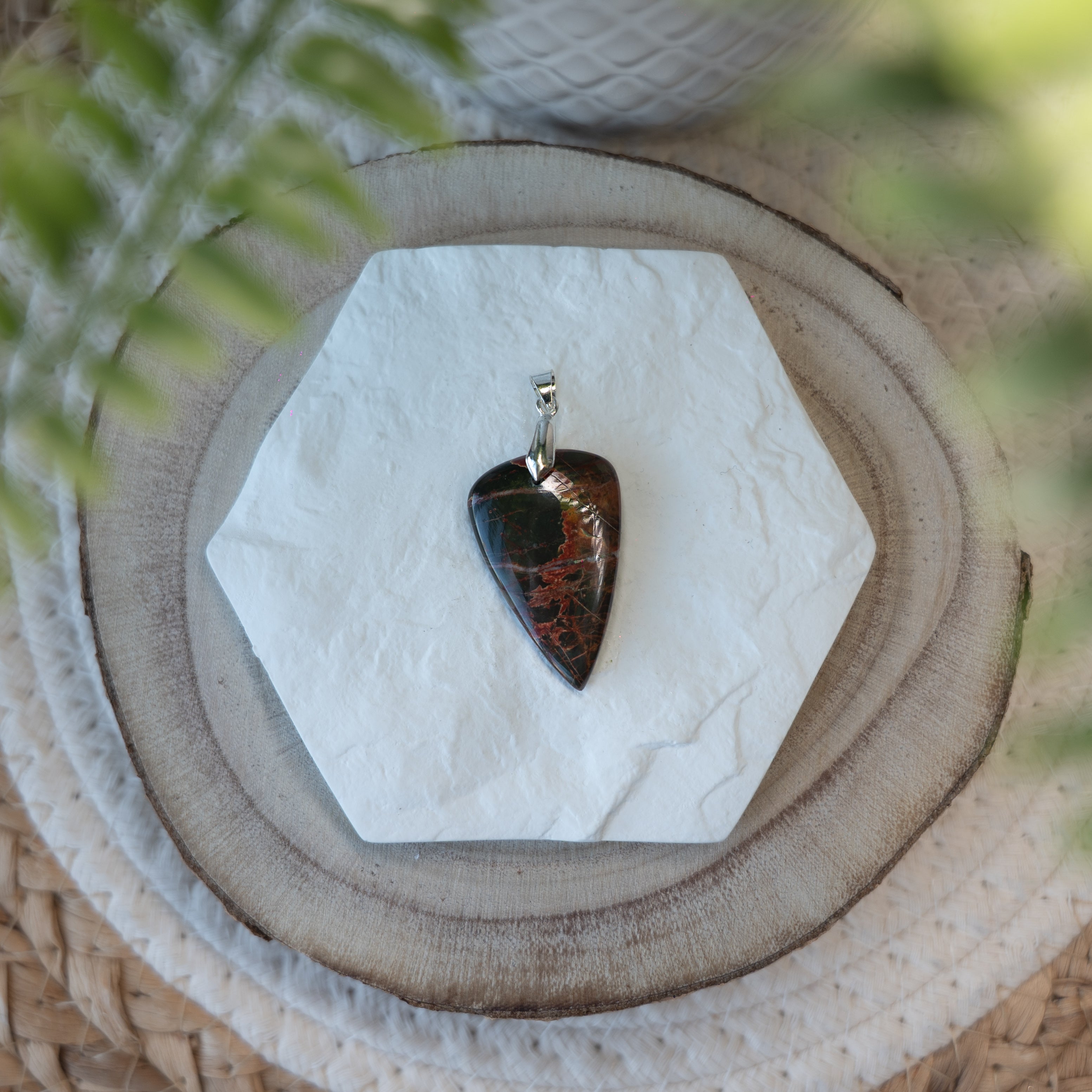 Pendentif Jaspe Cherry Creek – Pierre naturelle équilibre et ancrage