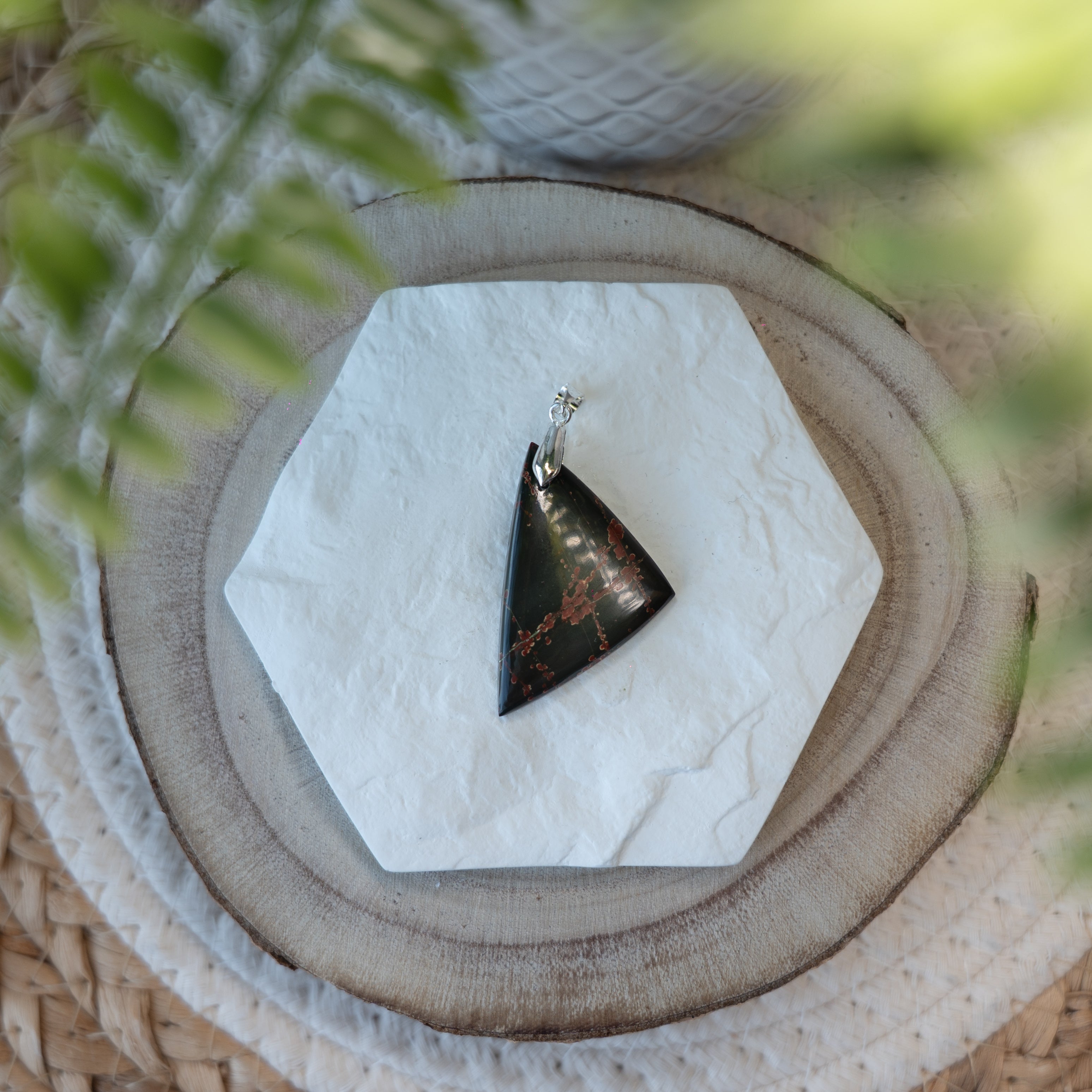 Pendentif Jaspe Cherry Creek – Pierre naturelle équilibre et ancrage