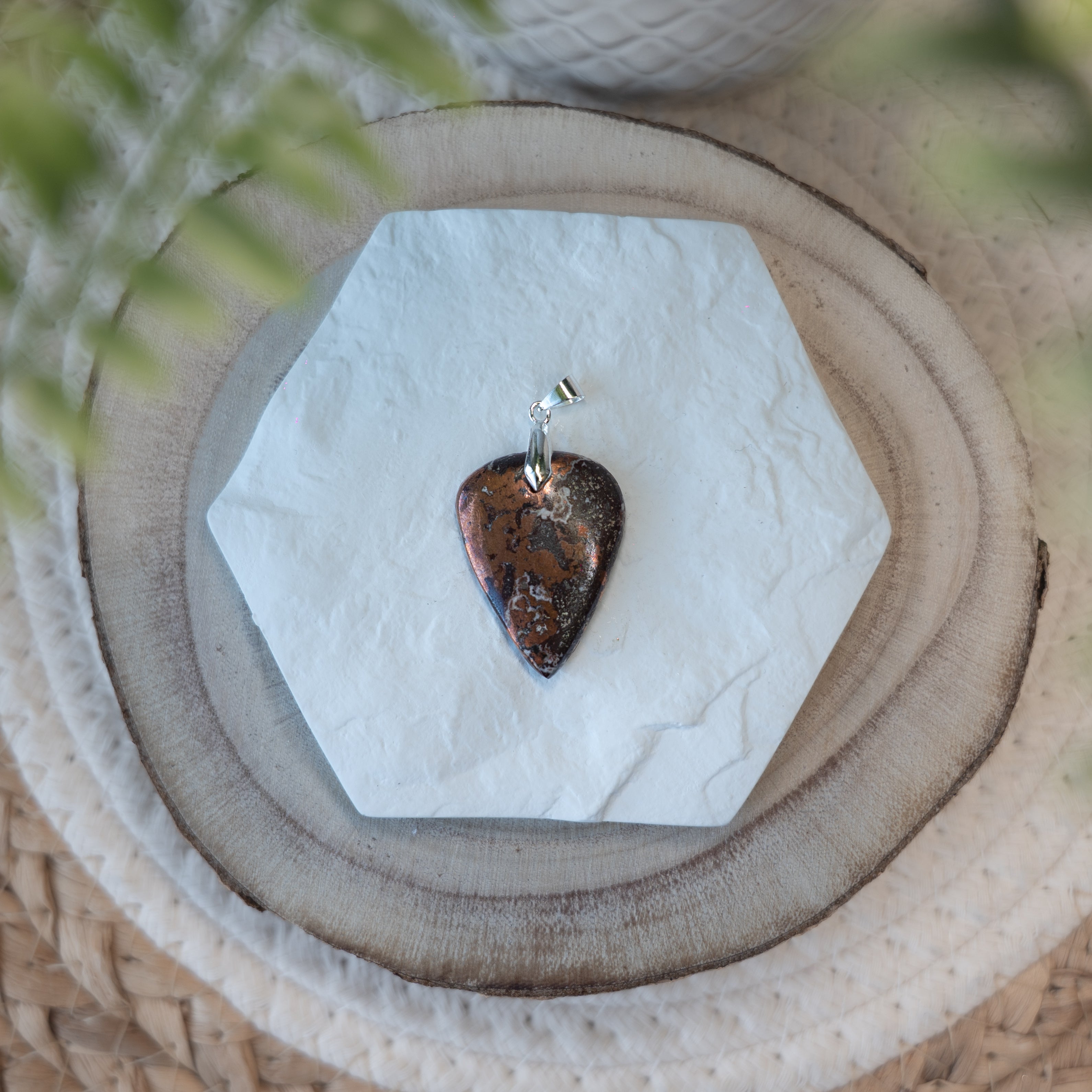 Pendentif Dolomite Cuivre – Pierre naturelle équilibre et réconfort
