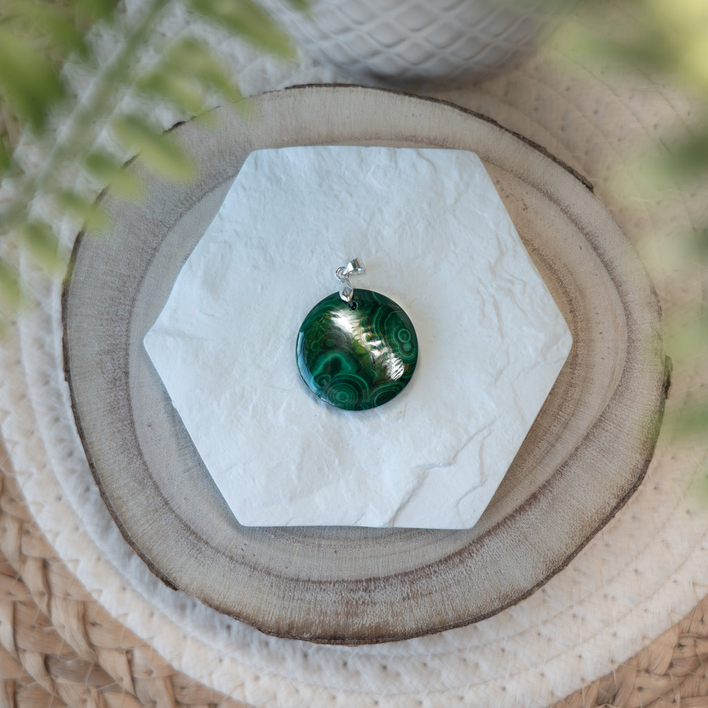 Pendentifs Malachite – Pierre naturelle protection et transformation