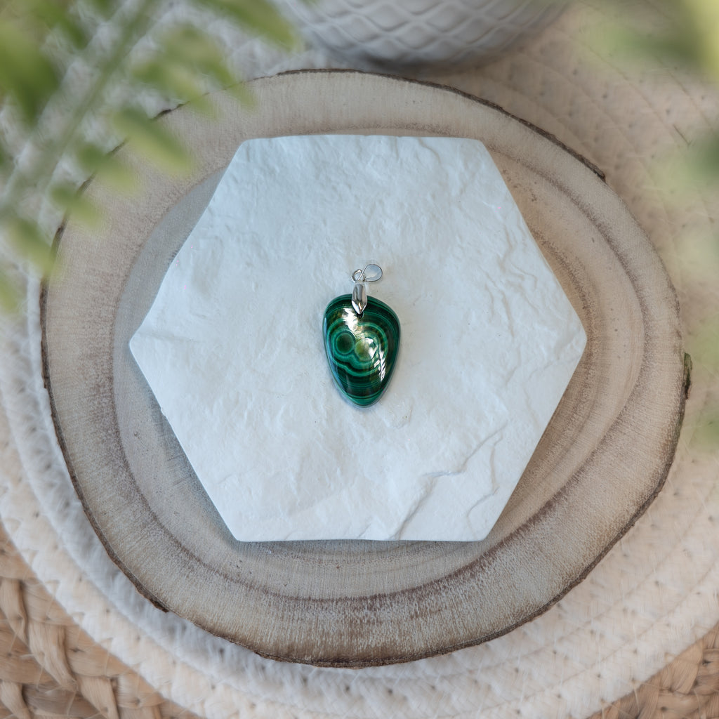 Pendentifs Malachite – Pierre naturelle protection et transformation