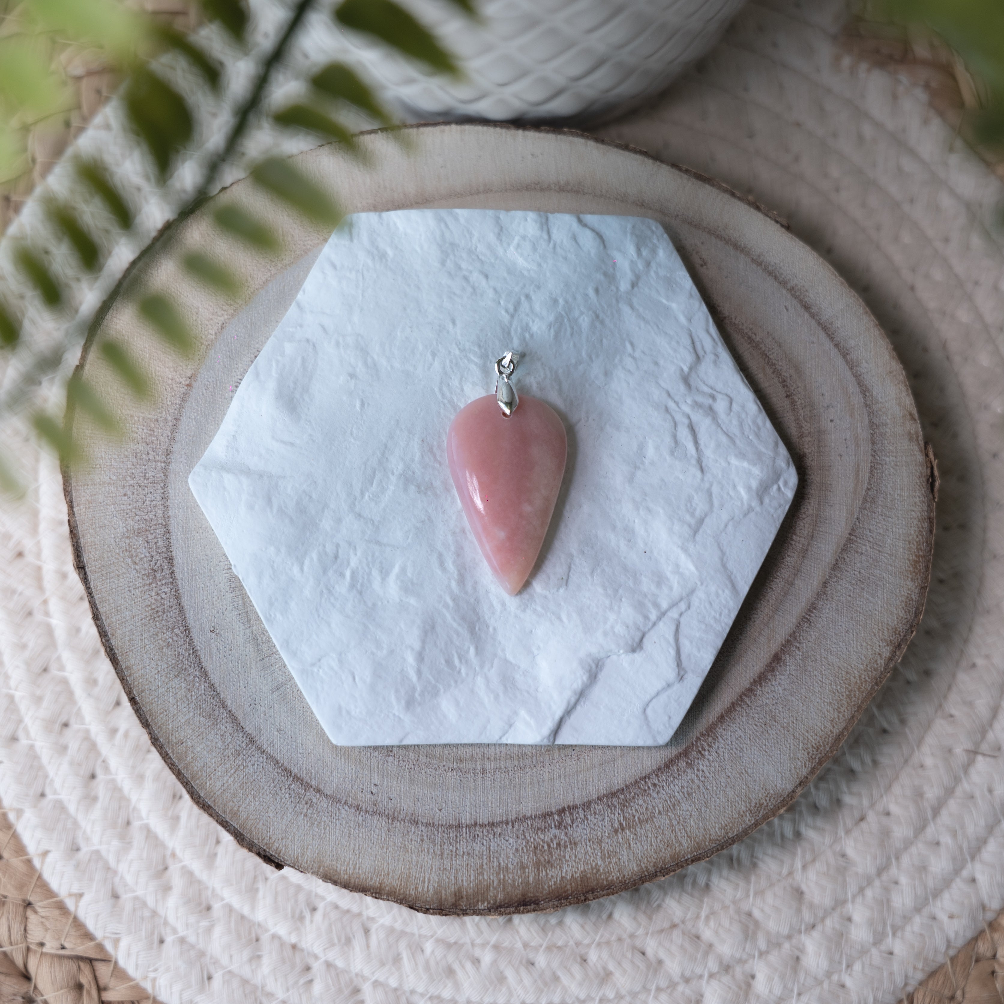Pendentifs Opale Rose – Pierre naturelle douceur et apaisement émotionnel
