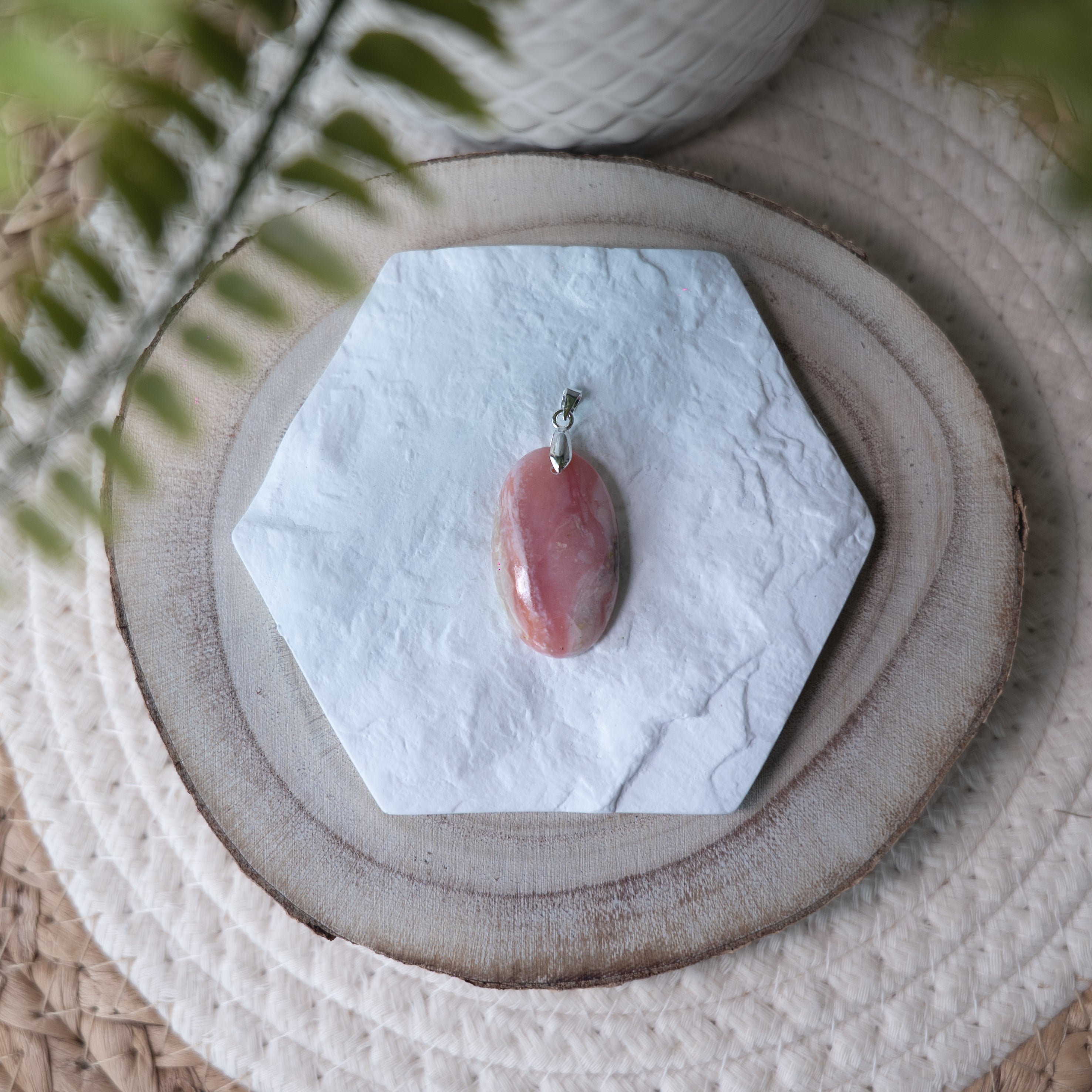 Pendentifs Opale Rose – Pierre naturelle douceur et apaisement émotionnel