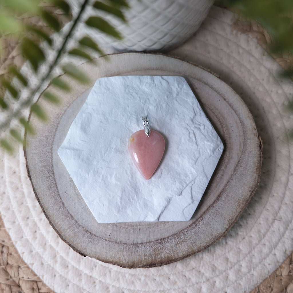 Pendentifs Opale Rose – Pierre naturelle douceur et apaisement émotionnel