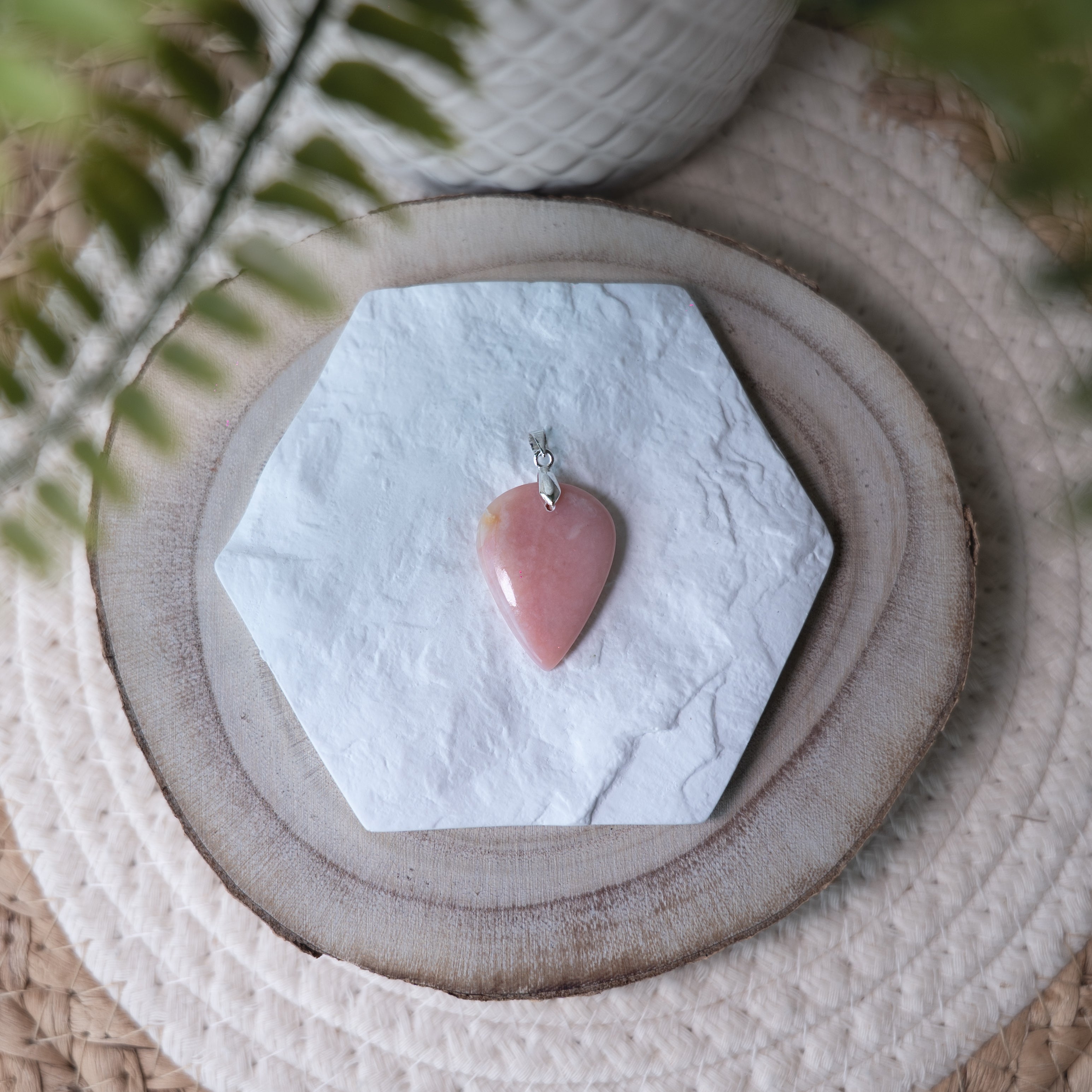 Pendentifs Opale Rose – Pierre naturelle douceur et apaisement émotionnel