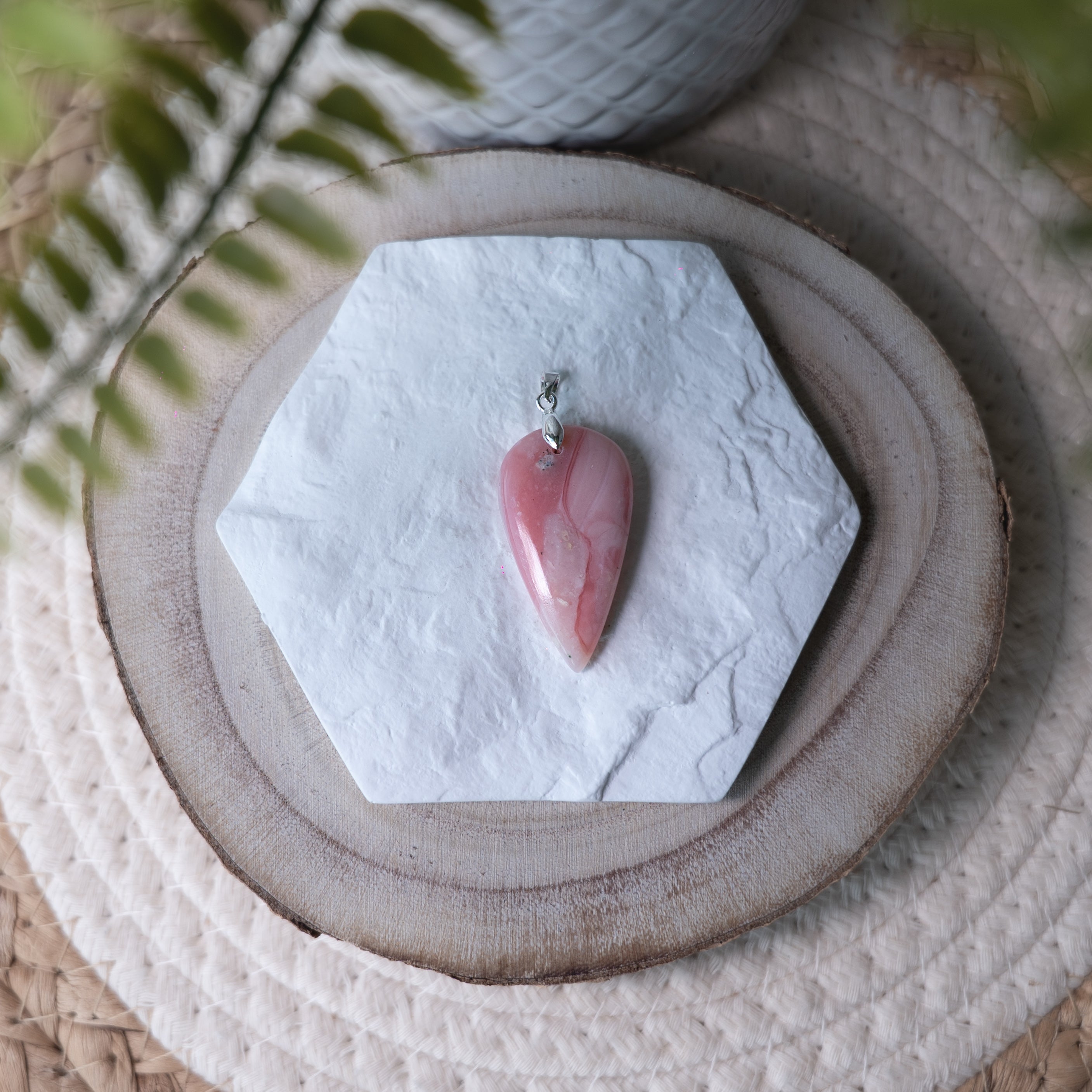 Pendentifs Opale Rose – Pierre naturelle douceur et apaisement émotionnel