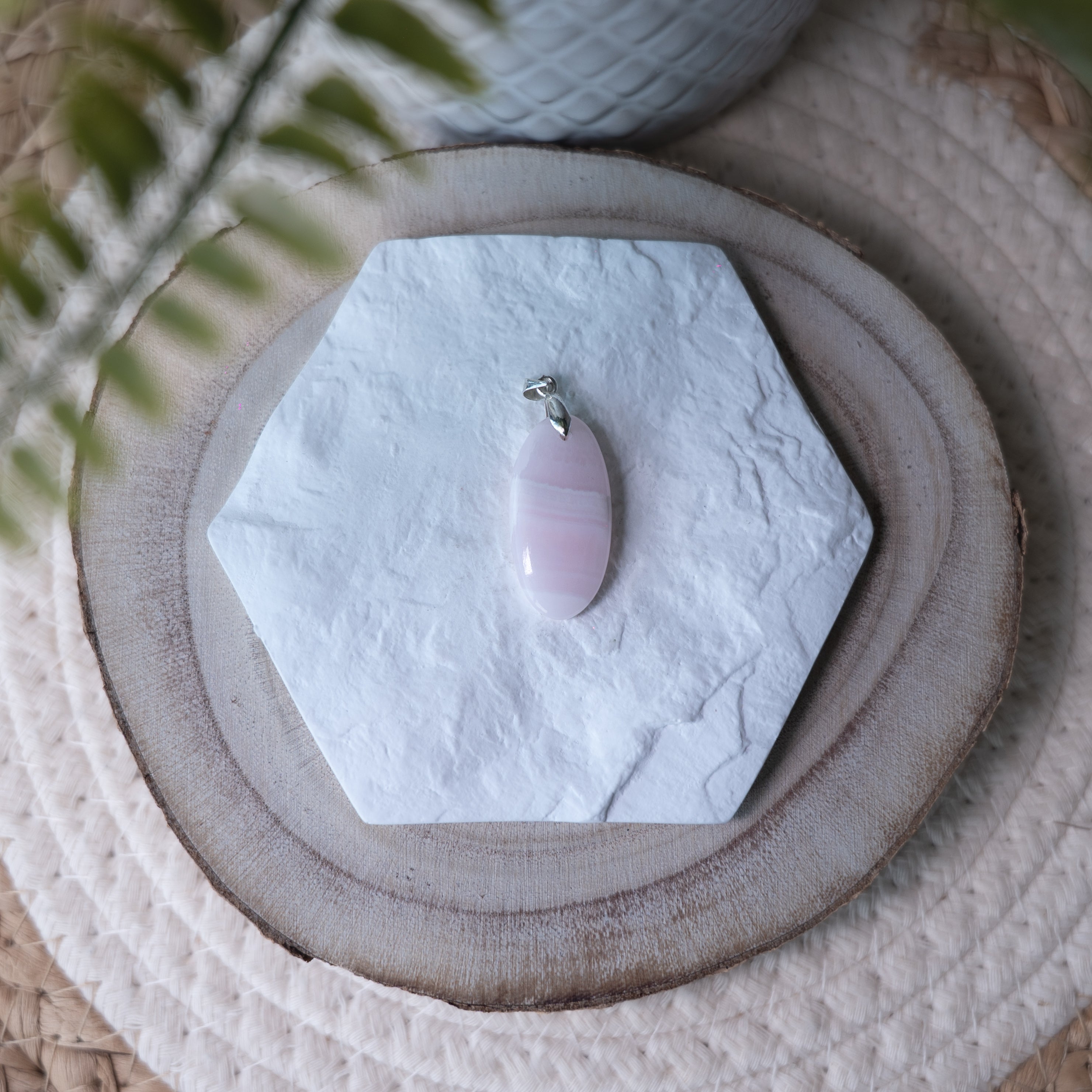 Pendentifs Manganocalcite – Pierre naturelle apaisante et amour de soi