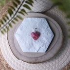 Pendentif Calcite Rose – Pierre naturelle douceur et apaisement émotionnel