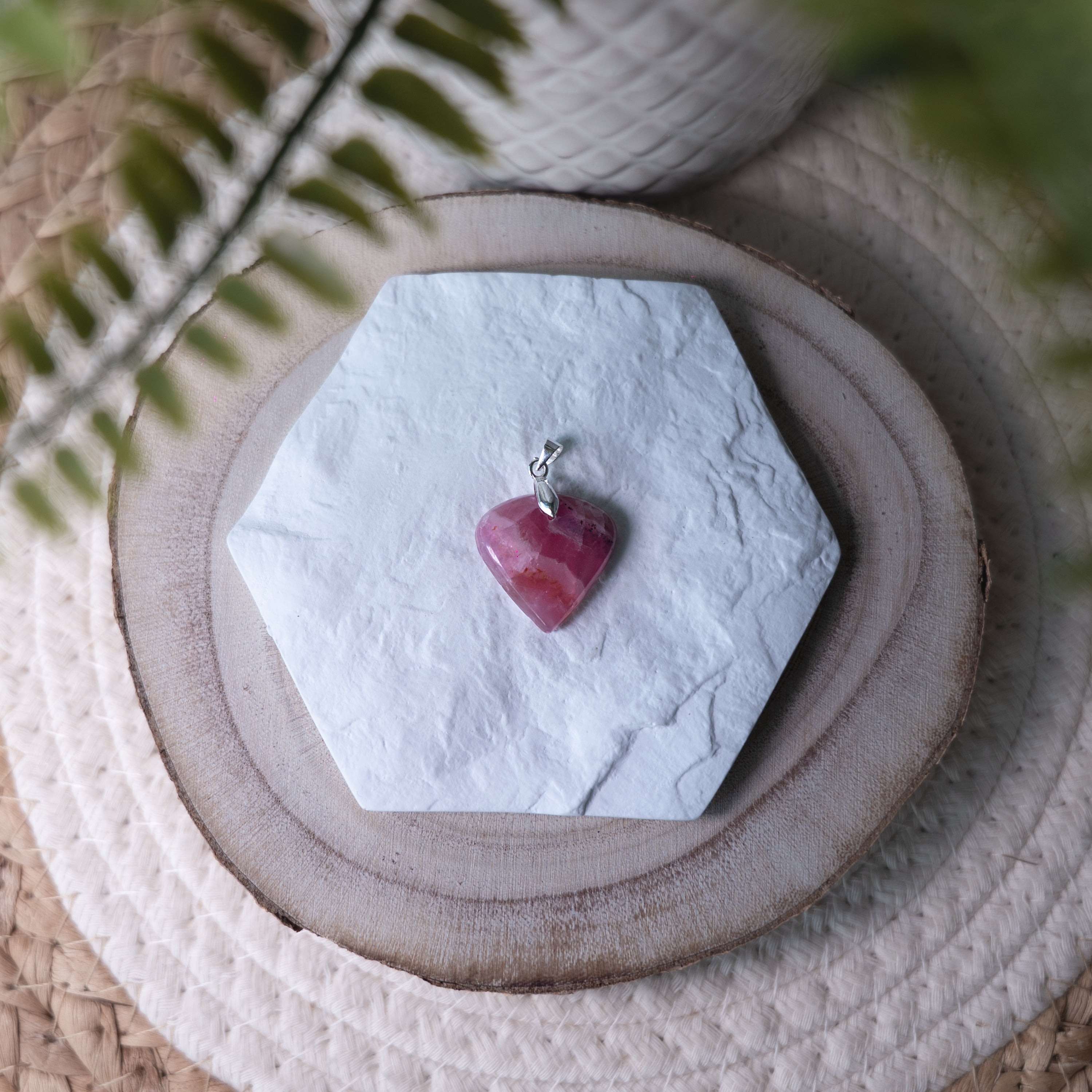 Pendentif Calcite Rose – Pierre naturelle douceur et apaisement émotionnel