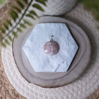 Pendentif Agate Rose – Pierre naturelle douceur et équilibre émotionnel
