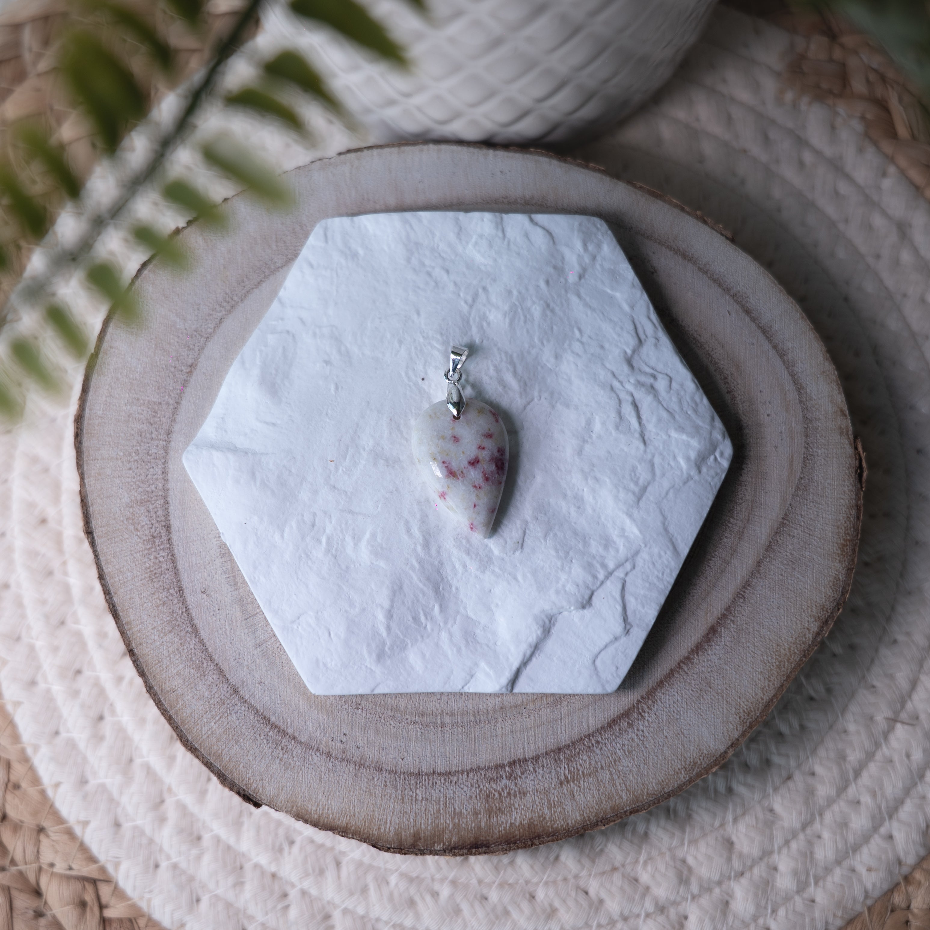 Pendentif Cinabre – Pierre naturelle énergie et charisme