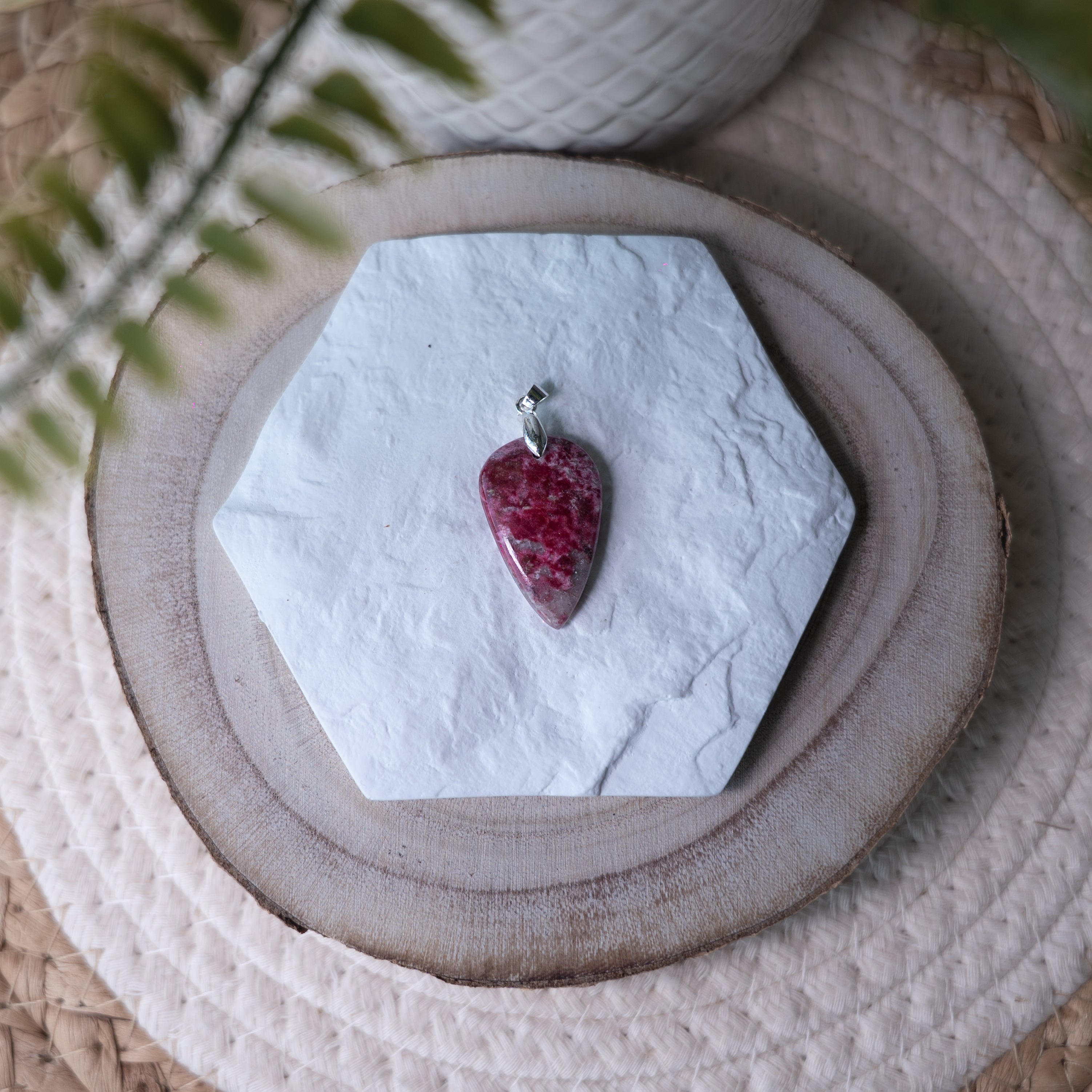 Pendentif Thulite – Pierre naturelle joie et confiance en soi