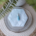 Pendentif Larimar – Pierre naturelle apaisement et sérénité