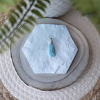 Pendentif Larimar – Pierre naturelle apaisement et sérénité
