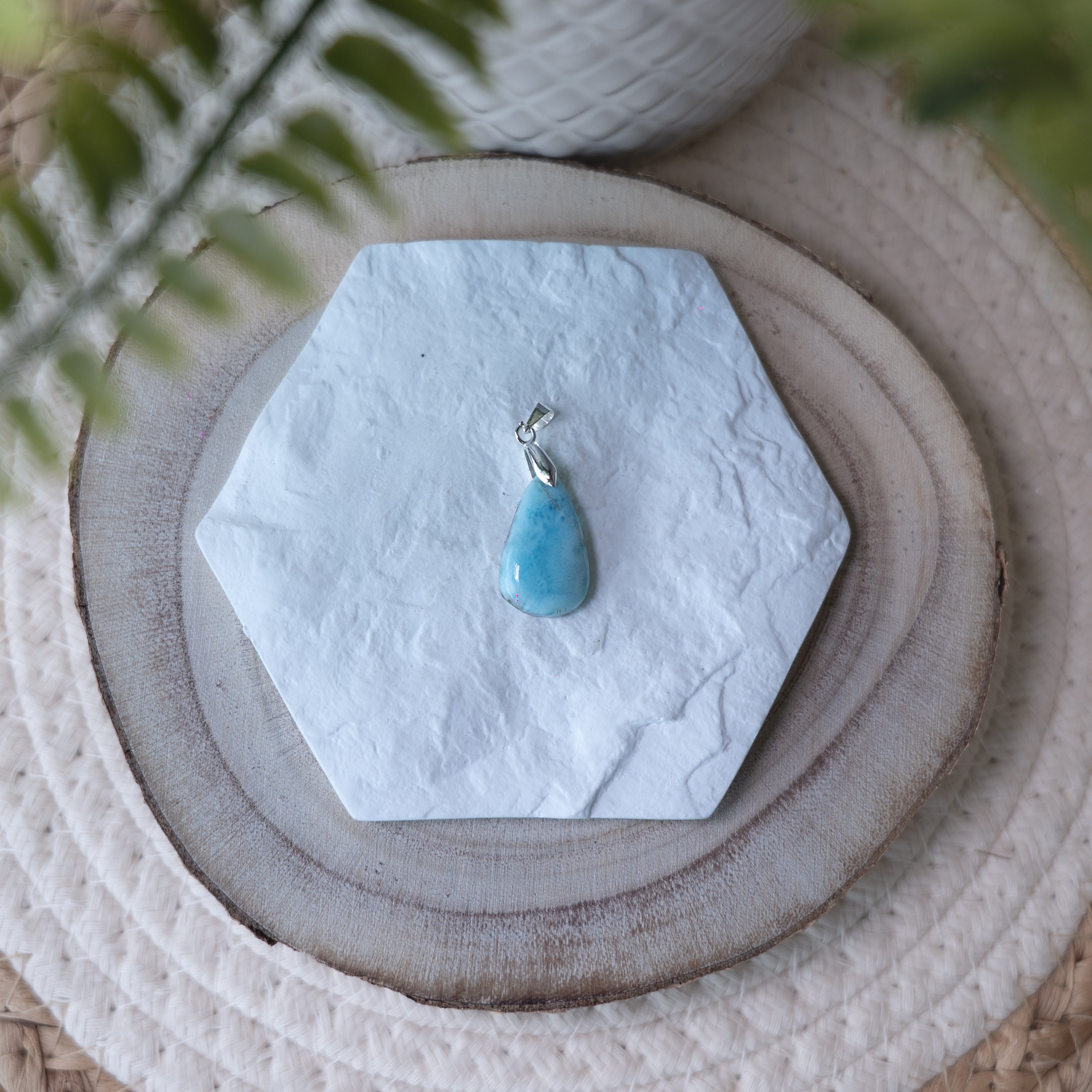 Pendentif Larimar – Pierre naturelle apaisement et sérénité