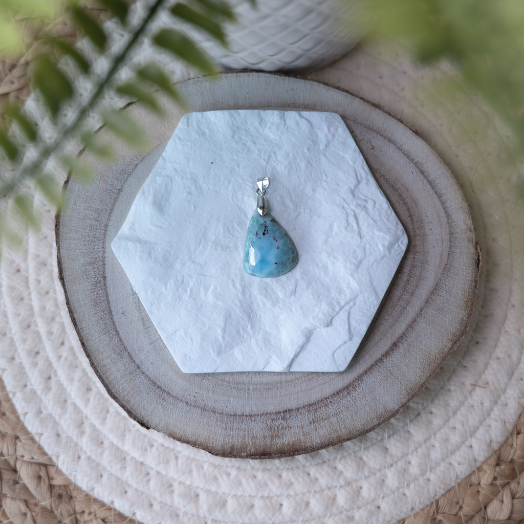 Pendentif Larimar – Pierre naturelle apaisement et sérénité
