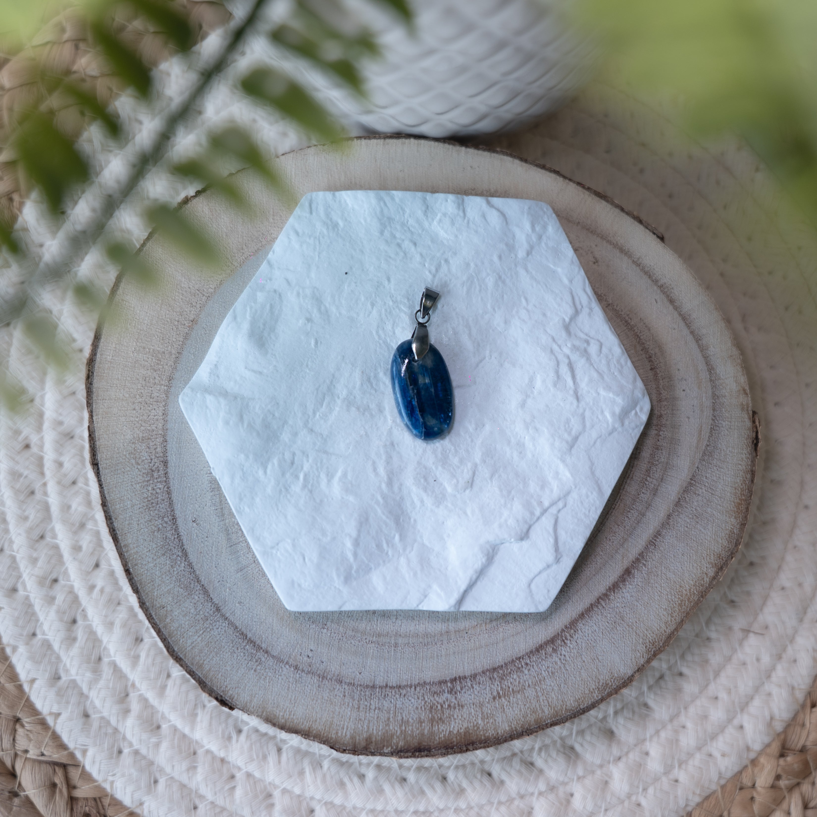 Pendentif Cyanite (Kyanite) – Pierre naturelle alignement et clarté mentale