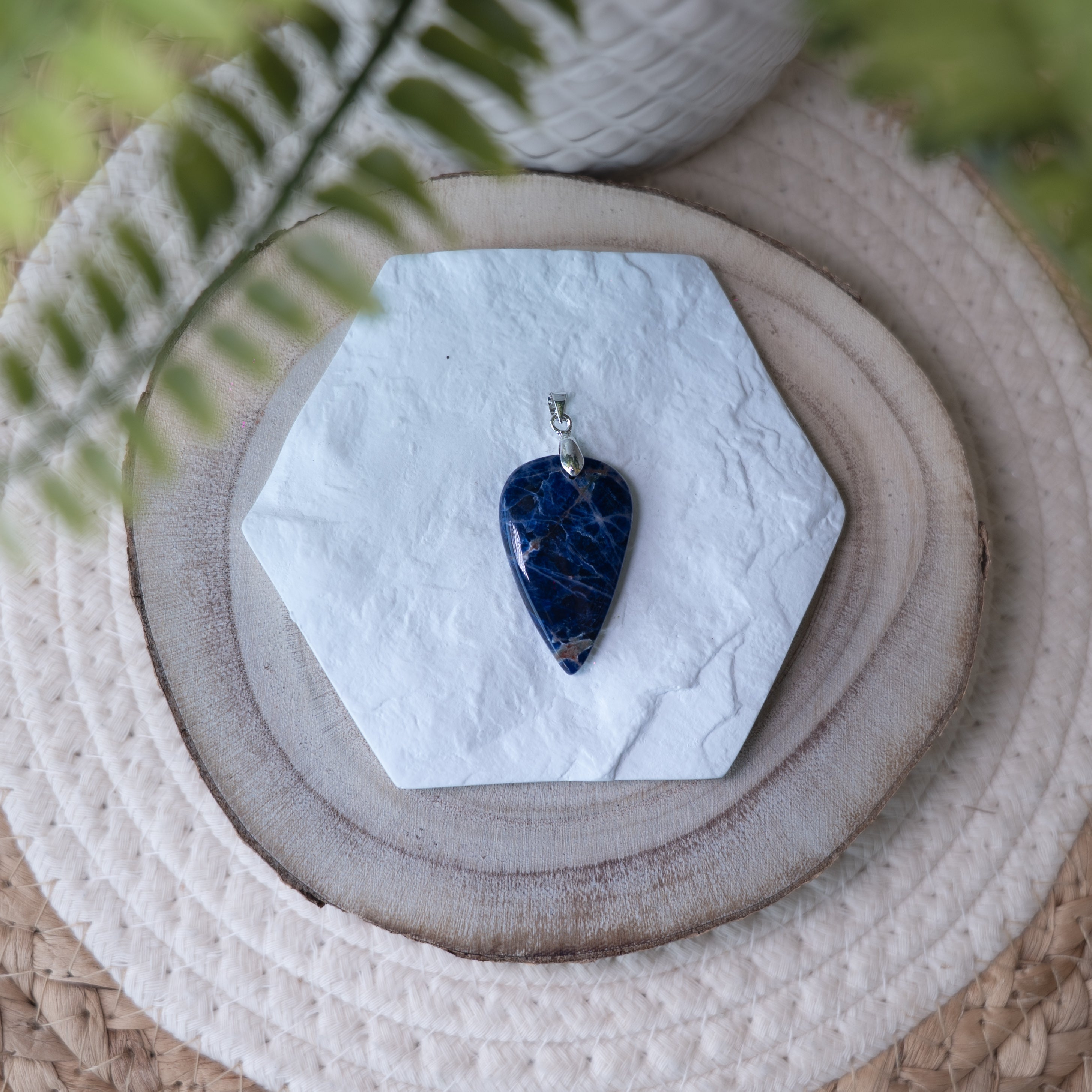 Pendentifs Sodalite – Pierre naturelle clarté mentale et communication