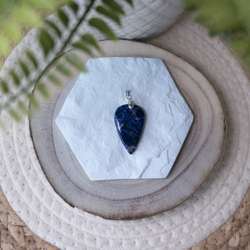 Pendentifs Sodalite – Pierre naturelle clarté mentale et communication