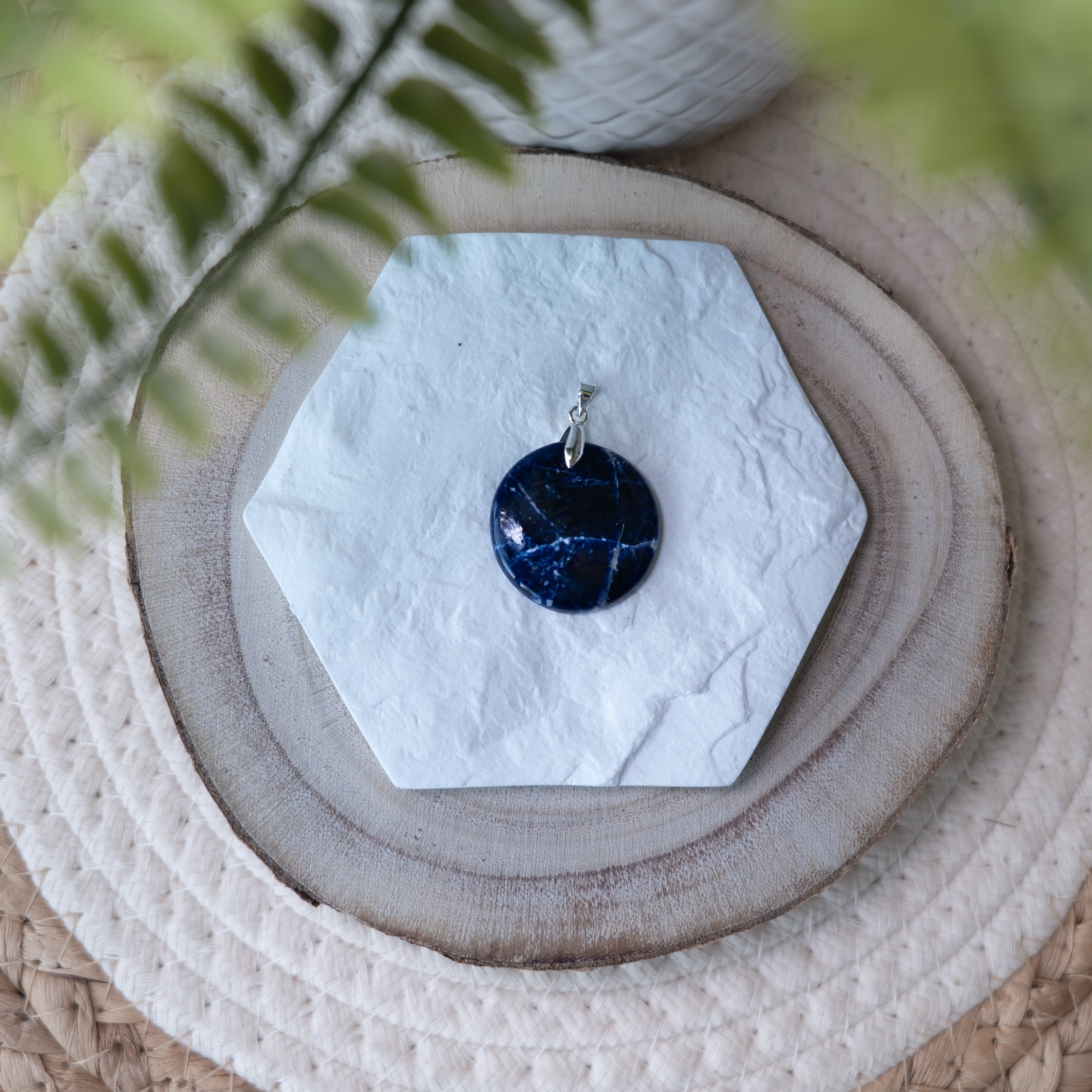 Pendentifs Sodalite – Pierre naturelle clarté mentale et communication