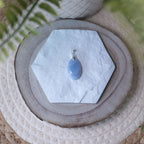 Pendentif Agate Blue Lace – Pierre naturelle communication et sérénité