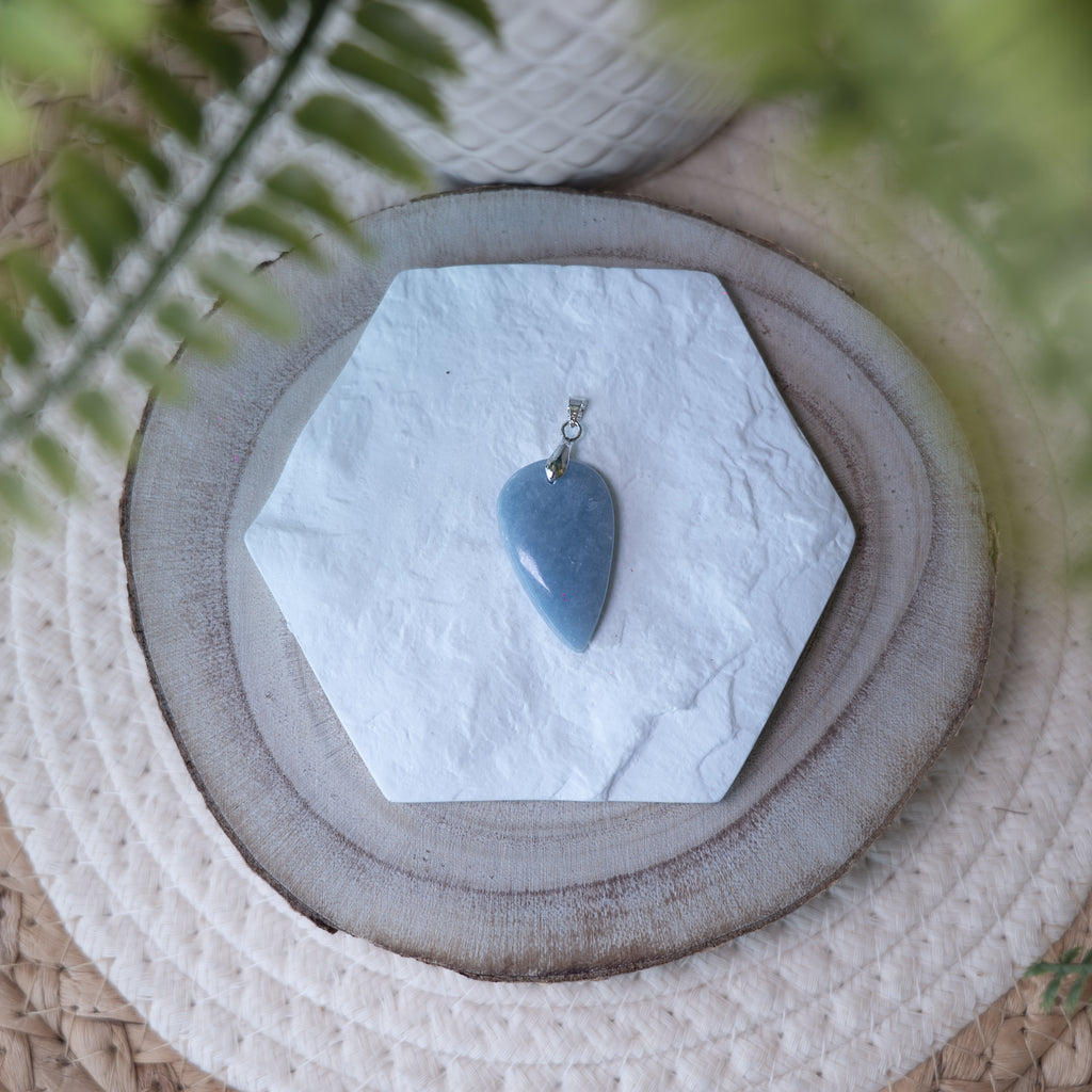 Pendentifs Angélite – Pierre naturelle apaisante et sérénité