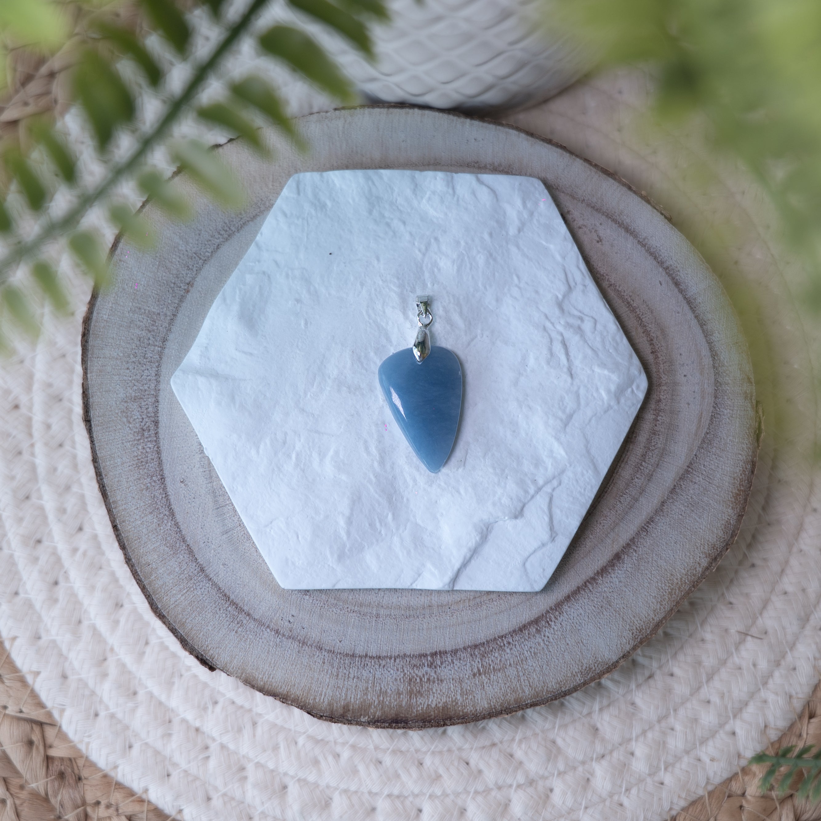 Pendentifs Angélite – Pierre naturelle apaisante et sérénité