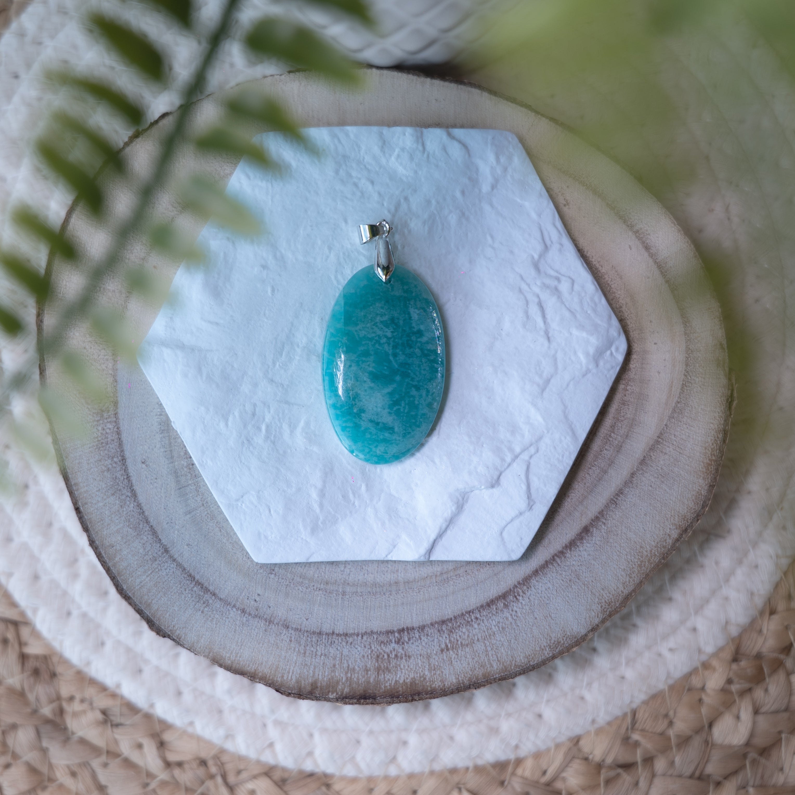 Pendentifs Amazonite – Pierre naturelle apaisante et expression de soi