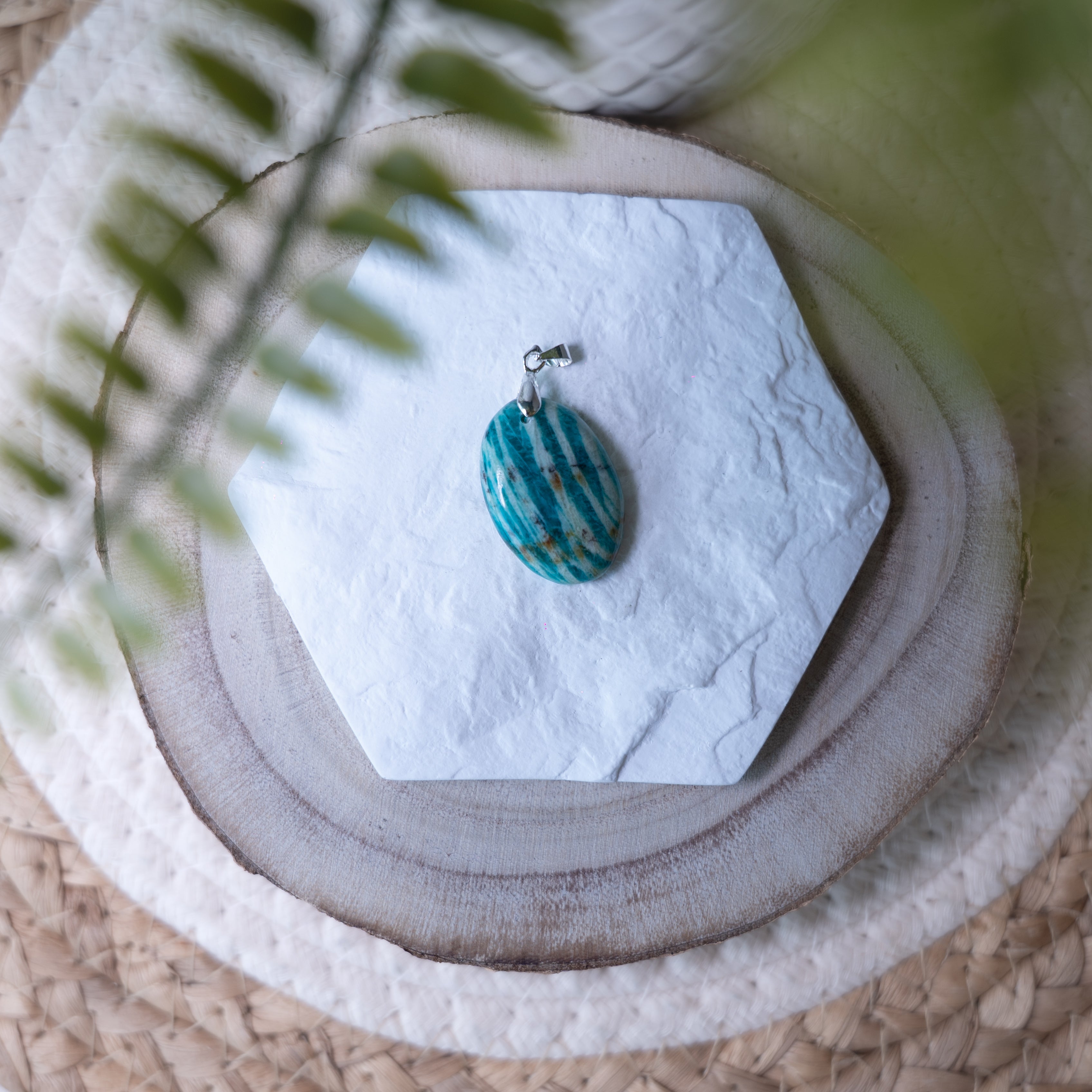 Pendentifs Amazonite – Pierre naturelle apaisante et expression de soi