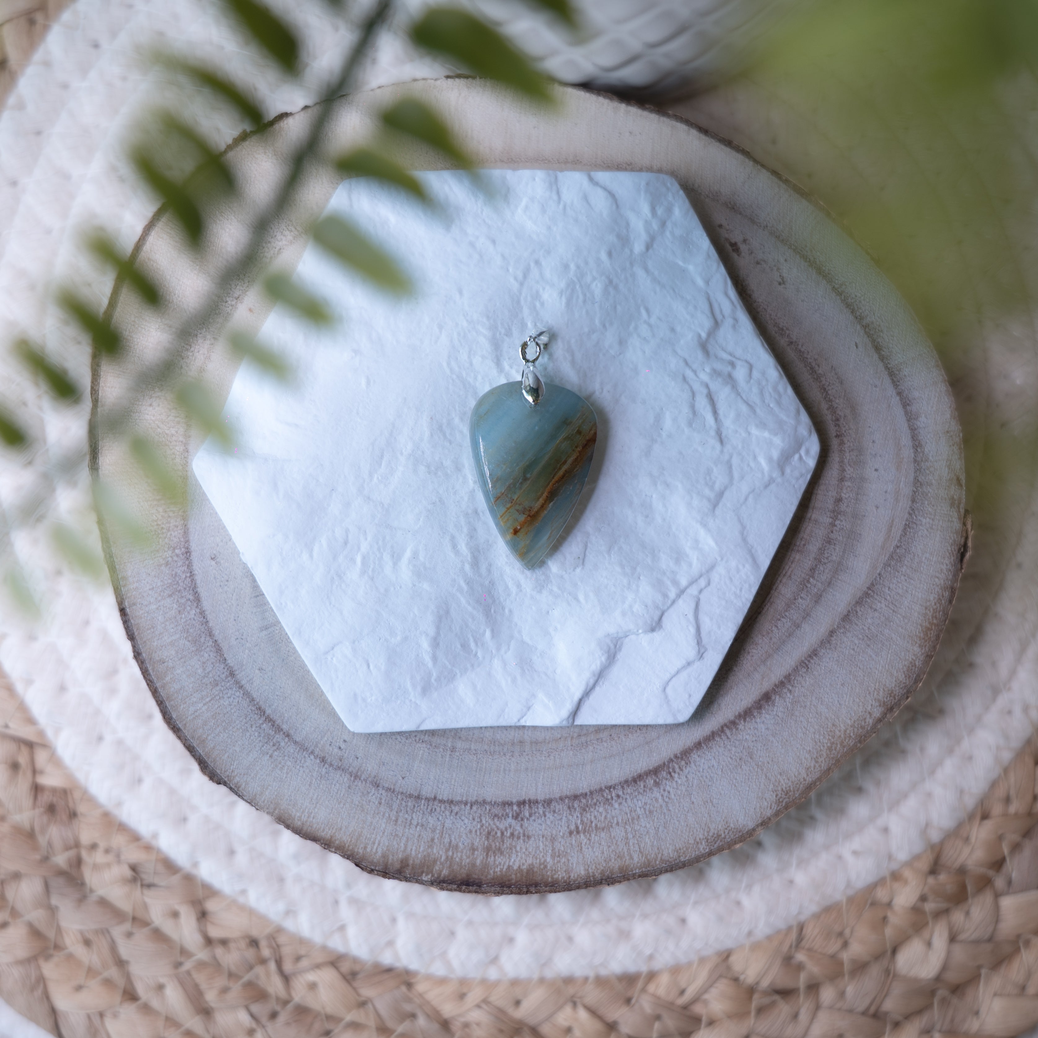Pendentif Calcite Caraïbe – Pierre naturelle apaisement et sérénité