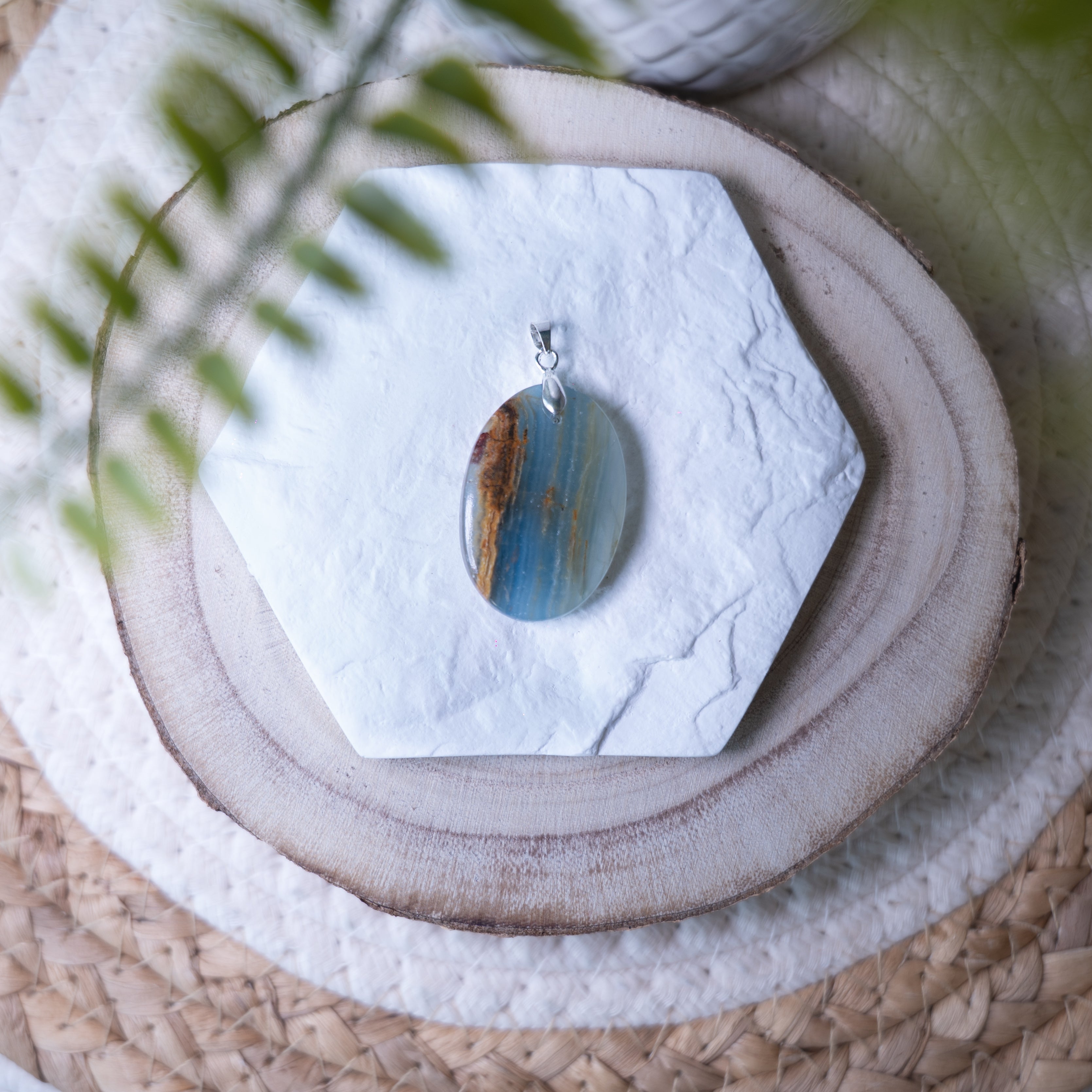 Pendentif Calcite Caraïbe – Pierre naturelle apaisement et sérénité