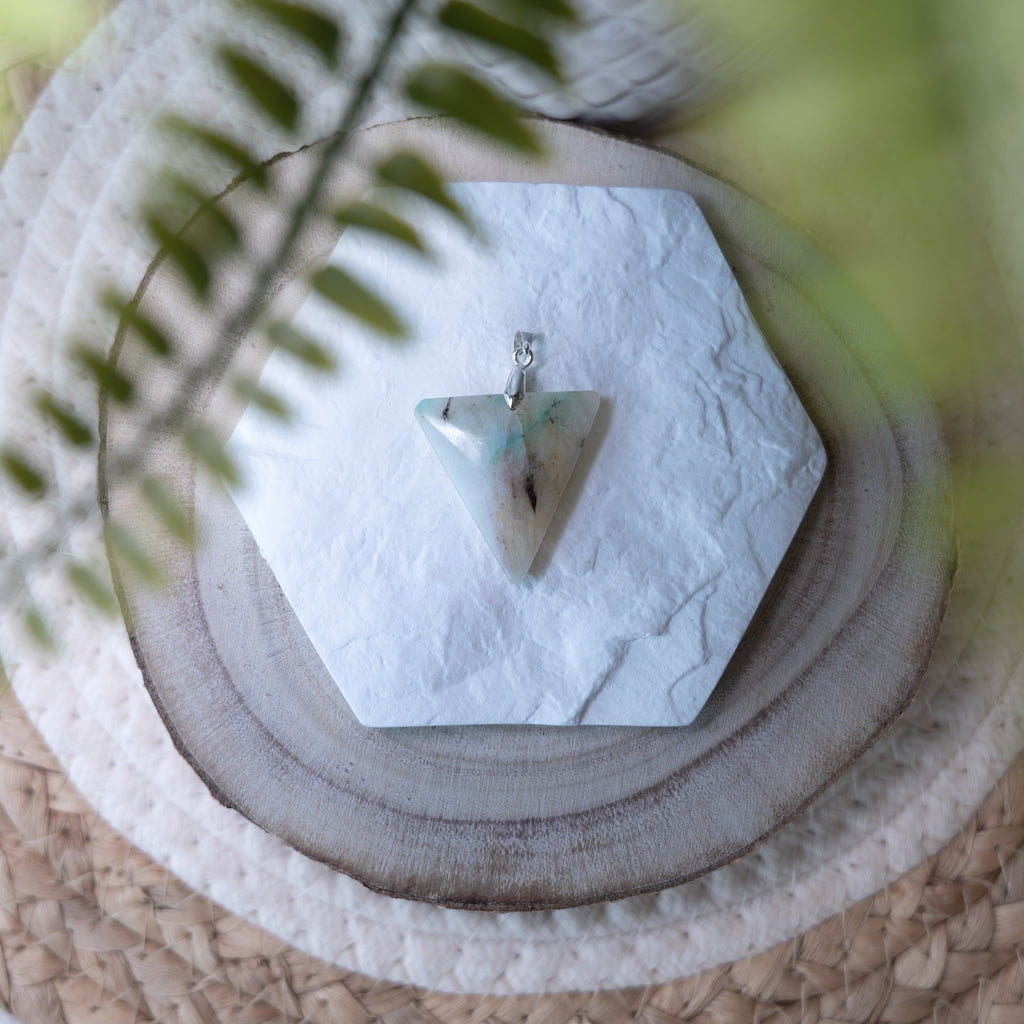 Pendentif Quantum Quattro – Pierre naturelle équilibre et transformation