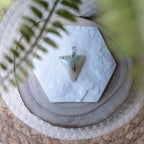 Pendentif Quantum Quattro – Pierre naturelle équilibre et transformation