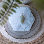 Pendentif Quantum Quattro – Pierre naturelle équilibre et transformation