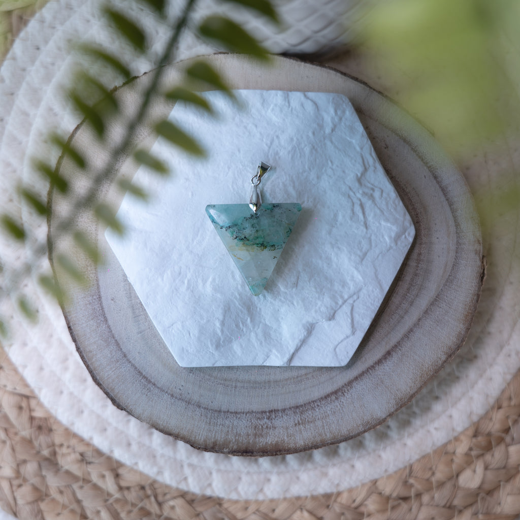 Pendentif Quantum Quattro – Pierre naturelle équilibre et transformation