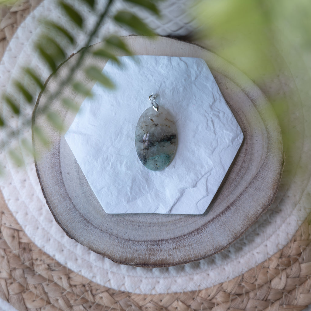 Pendentif Quantum Quattro – Pierre naturelle équilibre et transformation