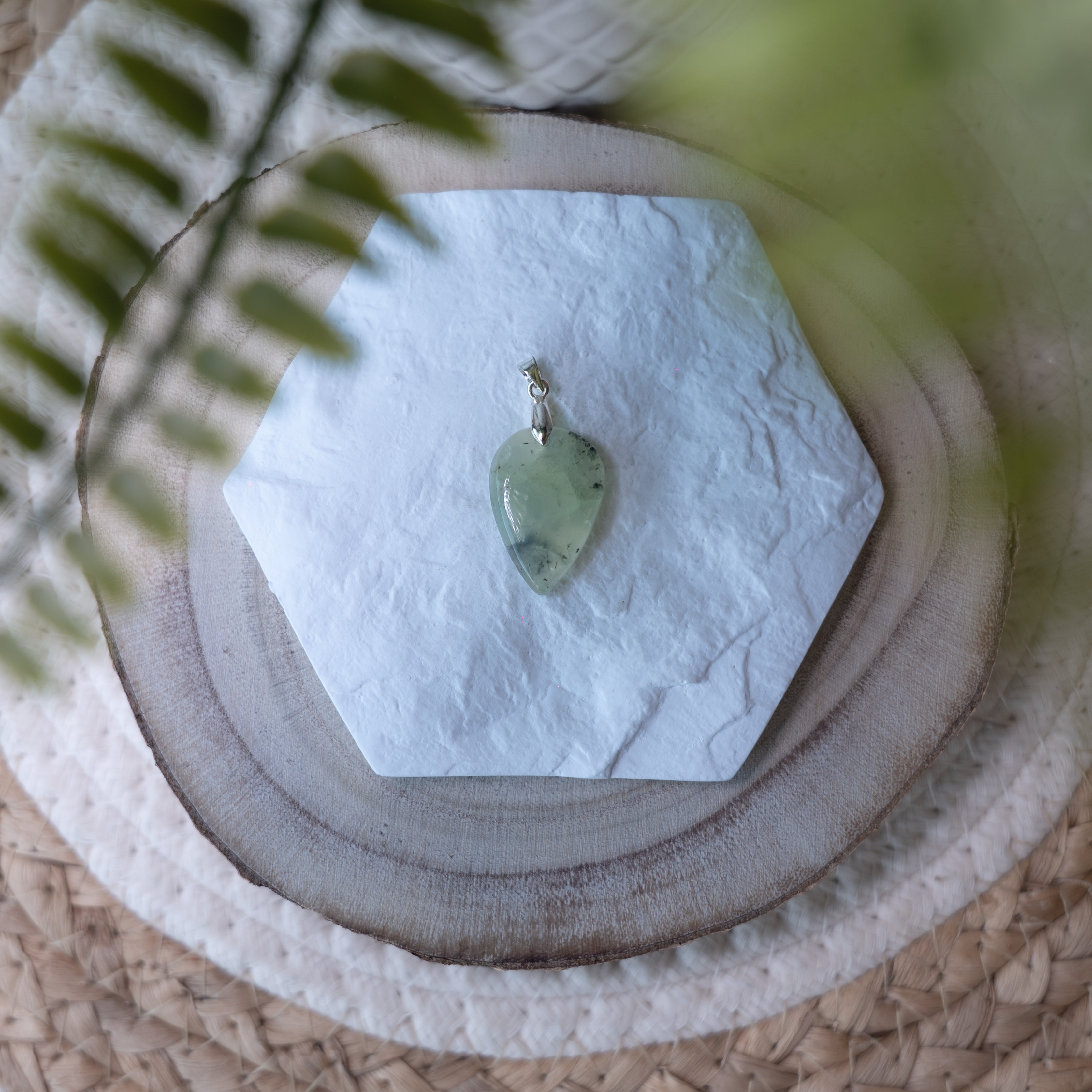 Pendentifs Préhnite – Pierre naturelle apaisante et harmonie émotionnelle